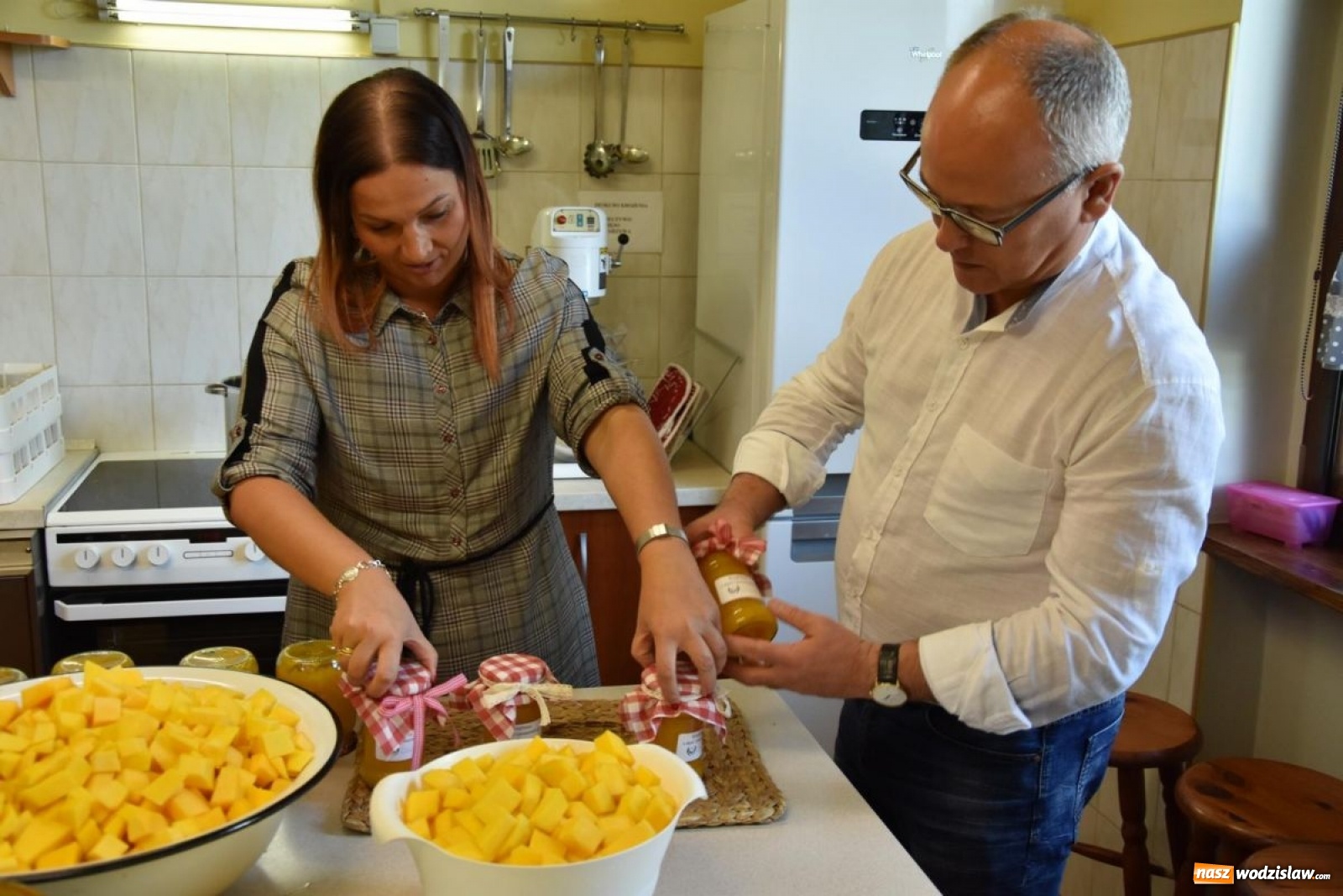 Zdjęcie w galerii na portalu naszwodzislaw.com: Baniobicie w Perle, czyli starcie starosty ze złotem jesieni [FOTO] wiadomości z regionu