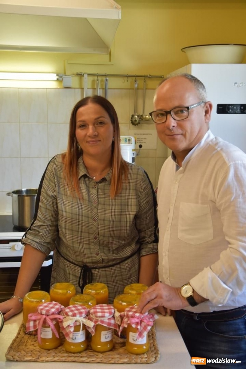 Zdjęcie w galerii na portalu naszwodzislaw.com: Baniobicie w Perle, czyli starcie starosty ze złotem jesieni [FOTO] wiadomości z regionu