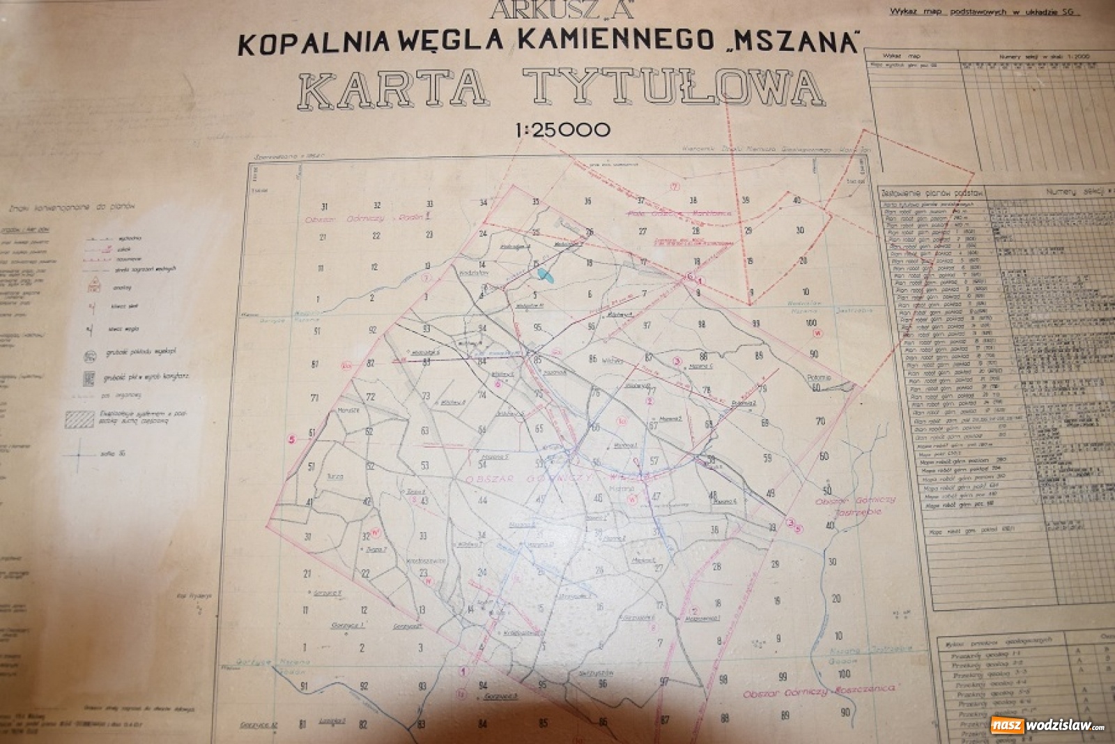 Zdjęcie w galerii na portalu naszwodzislaw.com: W centrum Mszany stanął zegar wiadomości z regionu