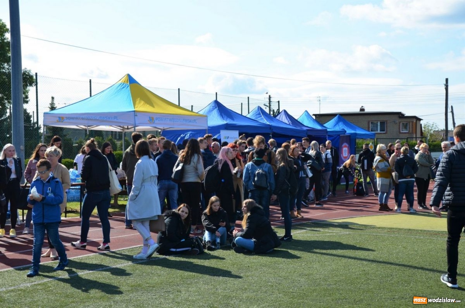 Zdjęcie w galerii na portalu naszwodzislaw.com: Młodzież bawiła się na pikniku [FOTO] wiadomości z regionu