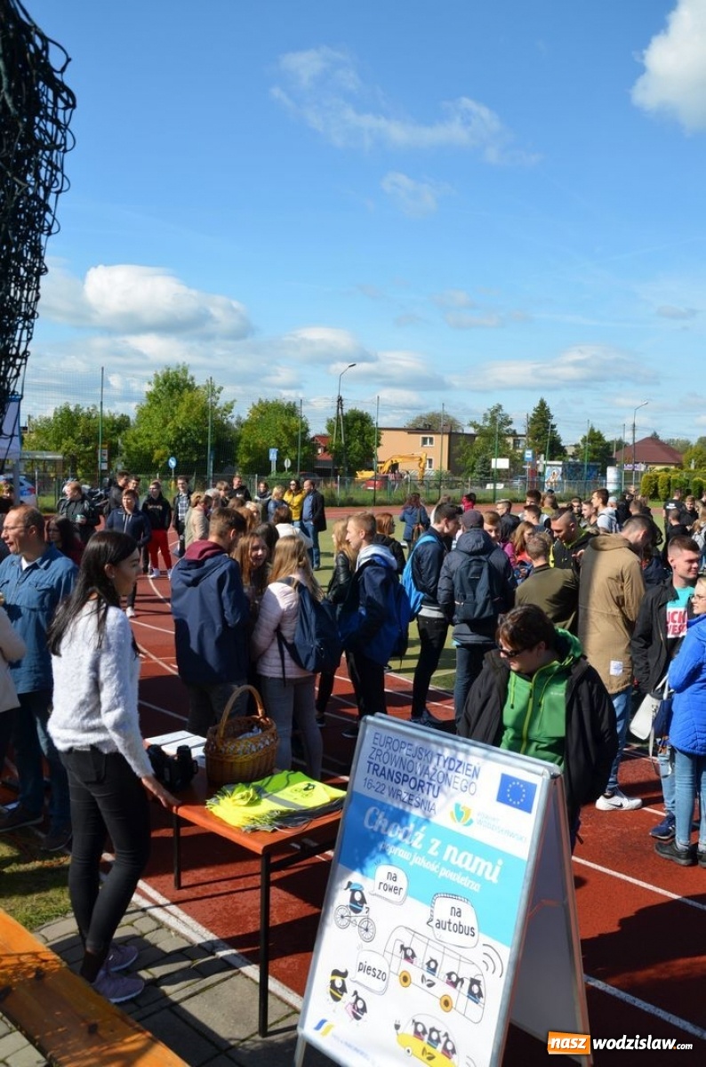 Zdjęcie w galerii na portalu naszwodzislaw.com: Młodzież bawiła się na pikniku [FOTO] wiadomości z regionu