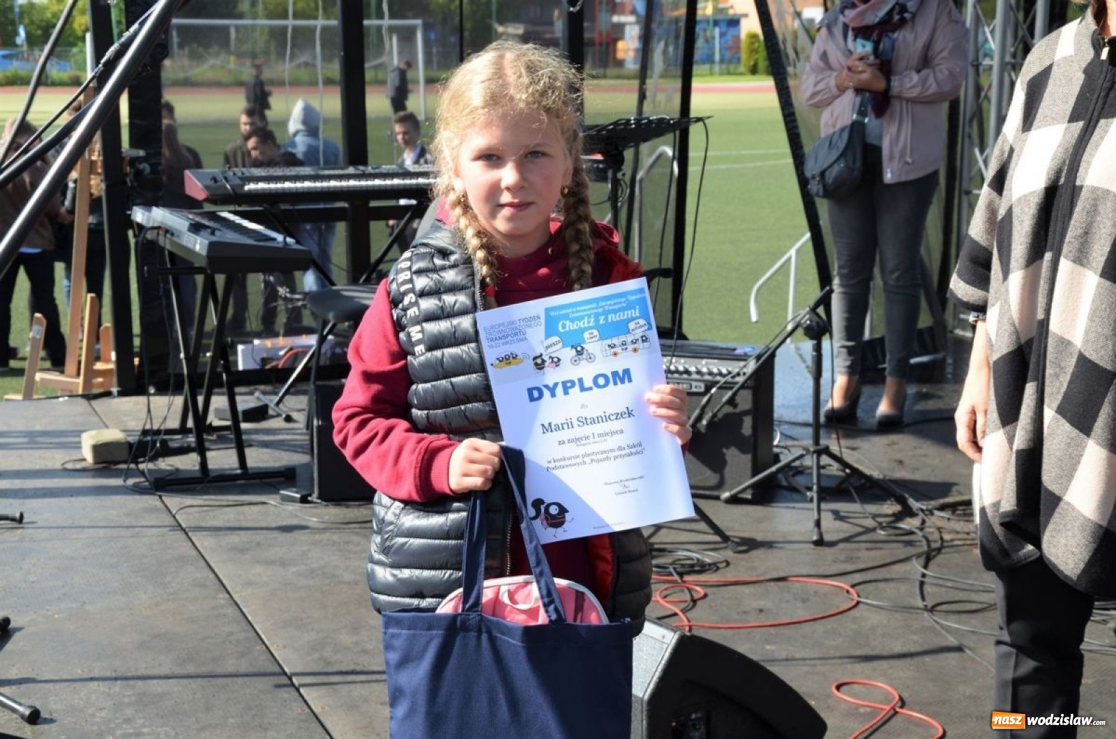Zdjęcie w galerii na portalu naszwodzislaw.com: Młodzież bawiła się na pikniku [FOTO] wiadomości z regionu