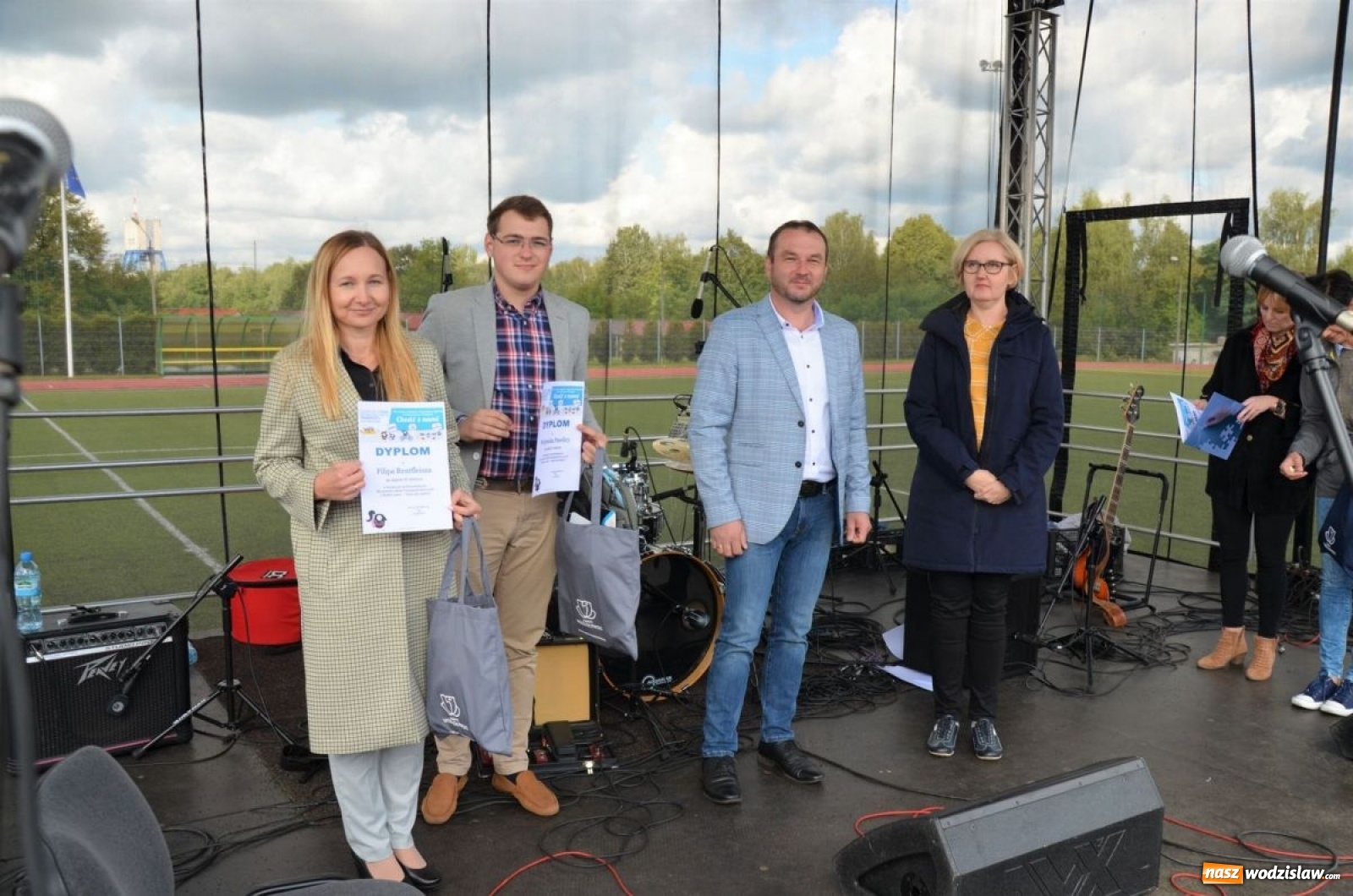 Zdjęcie w galerii na portalu naszwodzislaw.com: Młodzież bawiła się na pikniku [FOTO] wiadomości z regionu