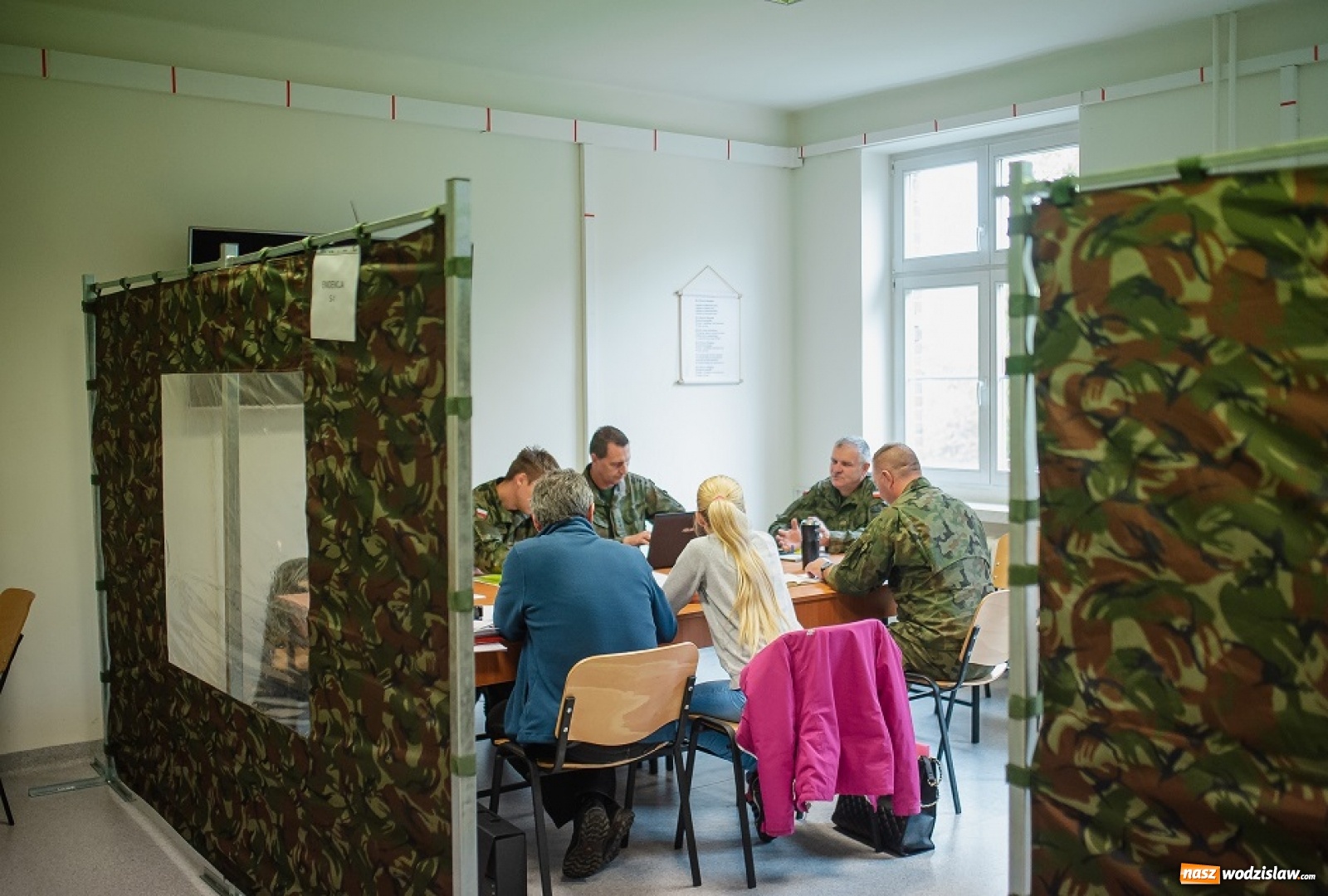 Zdjęcie w galerii na portalu naszwodzislaw.com: Kandydaci do nowego batalionu terytorialsów po zapoznaniu w Cieszynie wiadomości z regionu