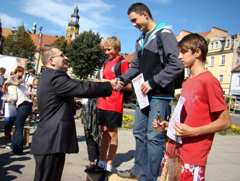 Zdjęcie w galerii na portalu naszwodzislaw.com: Znamy zwycięzców biegu ulicznego wiadomości z regionu