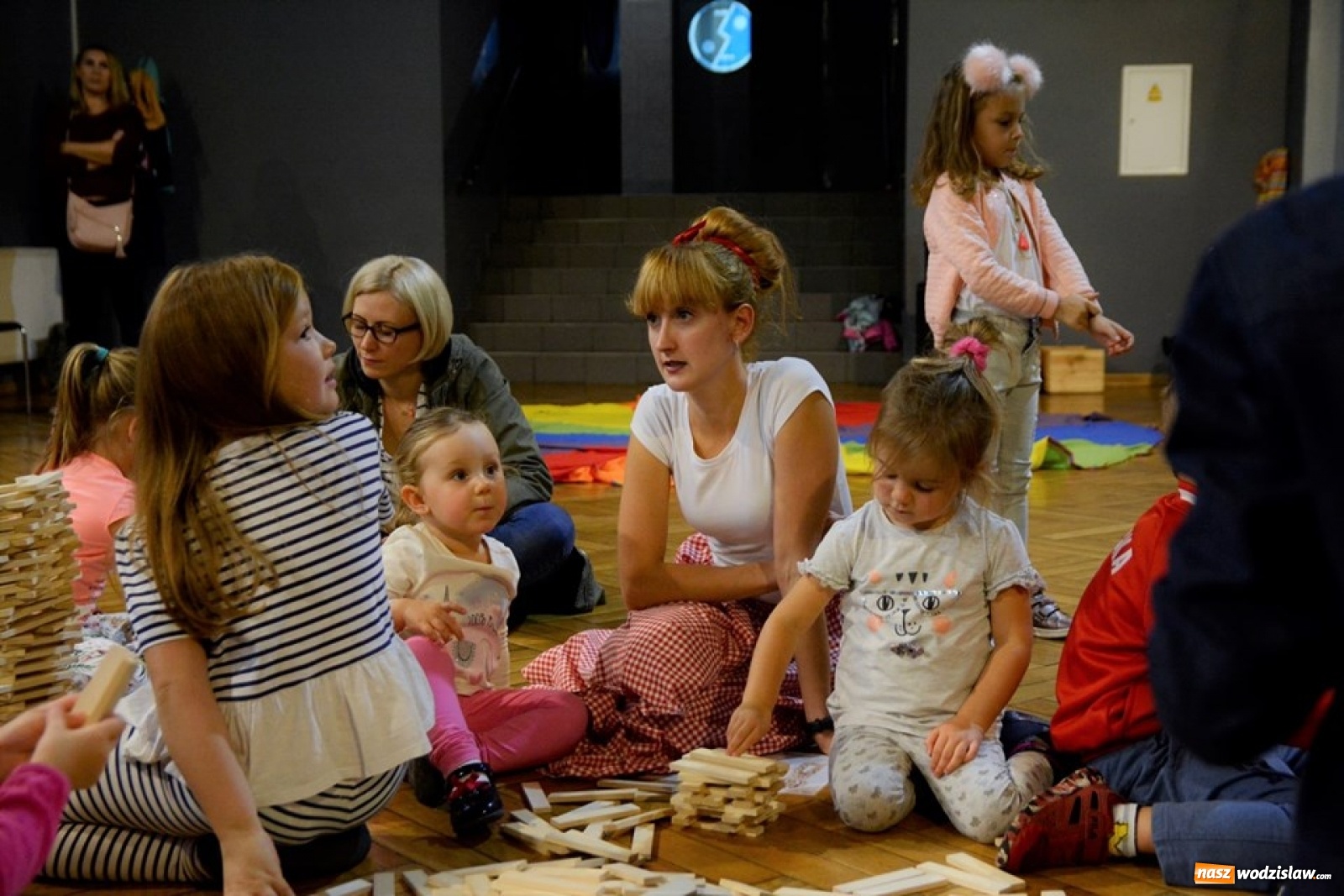 Zdjęcie w galerii na portalu naszwodzislaw.com: Rodzinne Spotkania z Teatrem w WCK [FOTO] wiadomości z regionu