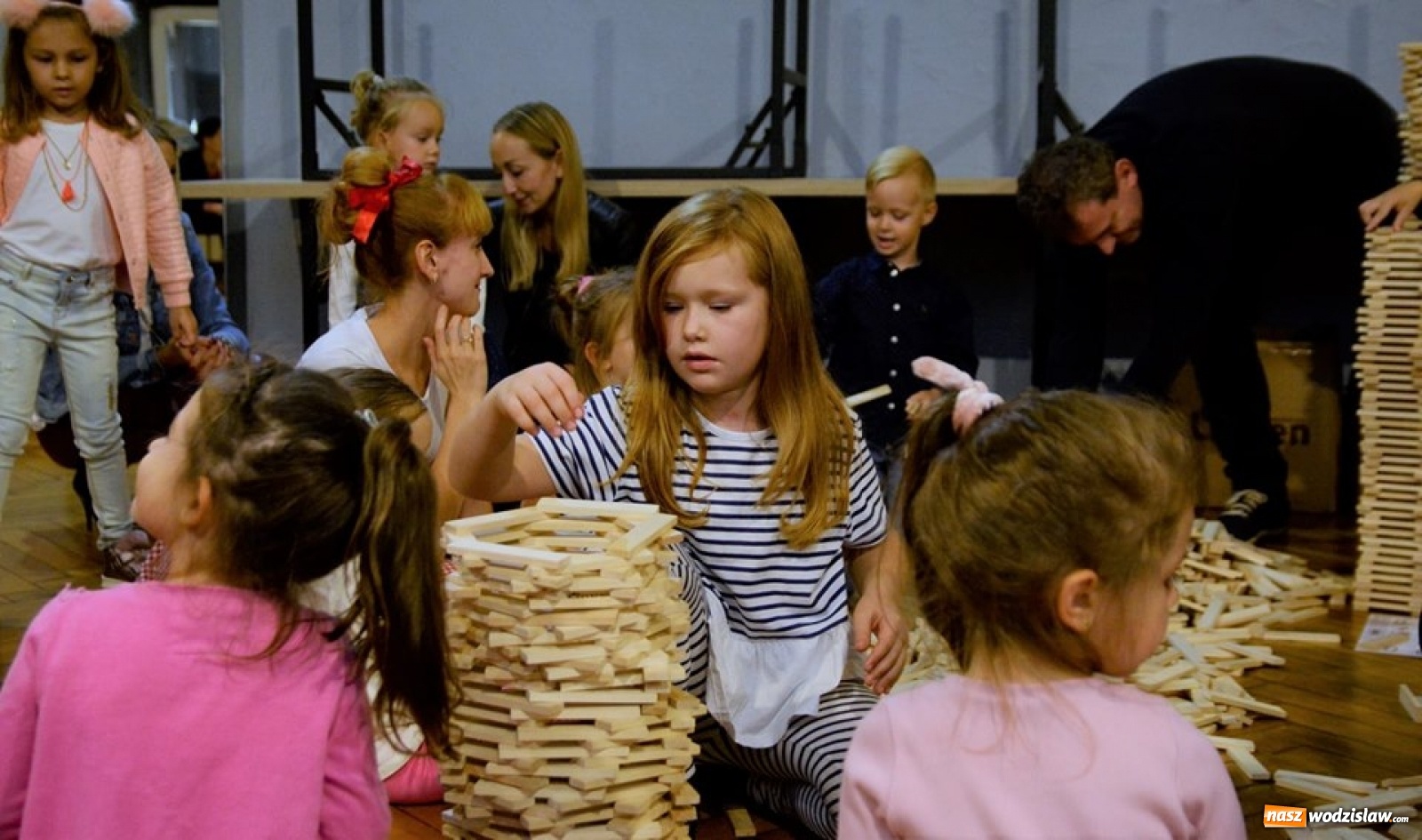 Zdjęcie w galerii na portalu naszwodzislaw.com: Rodzinne Spotkania z Teatrem w WCK [FOTO] wiadomości z regionu