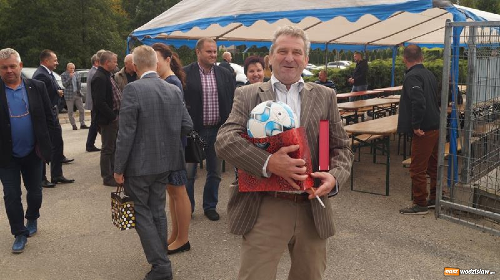 Zdjęcie w galerii na portalu naszwodzislaw.com: Sportowe Pożegnanie Lata połączone z otwarciem szatni w Mszanie [FOTO] wiadomości z regionu