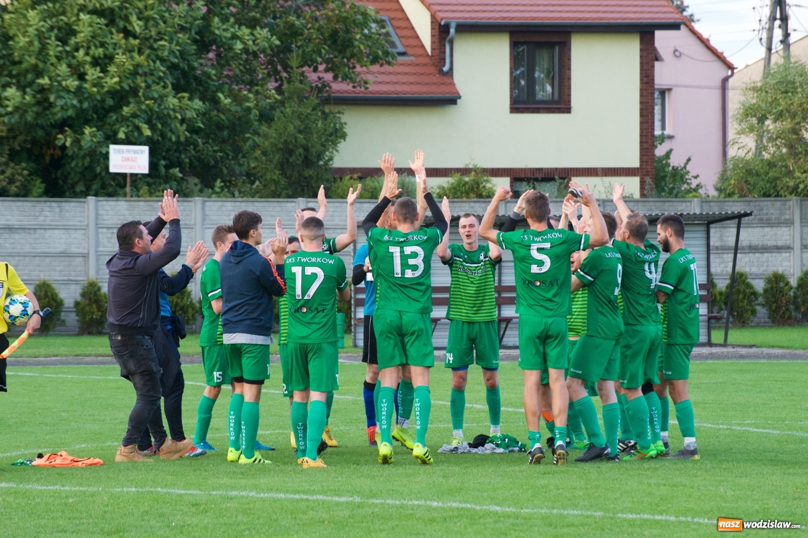 Zdjęcie w galerii na portalu naszwodzislaw.com: Płomień z Połomi zgasł w Tworkowie [FOTO] wiadomości z regionu