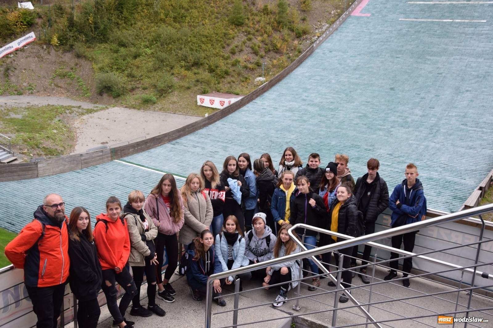 Zdjęcie w galerii na portalu naszwodzislaw.com: O skalniakach na skoczni Małysza, dronie na drzewie i innych przygodach wiadomości z regionu