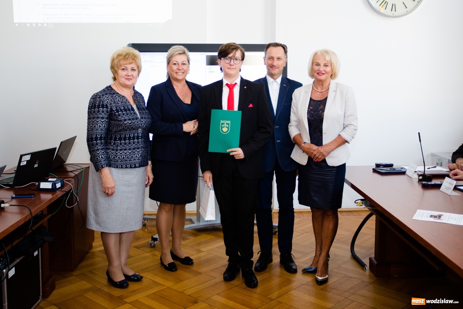 Zdjęcie w galerii na portalu naszwodzislaw.com: Burmistrz Radlina przyznał stypendia za wyniki w nauce wiadomości z regionu
