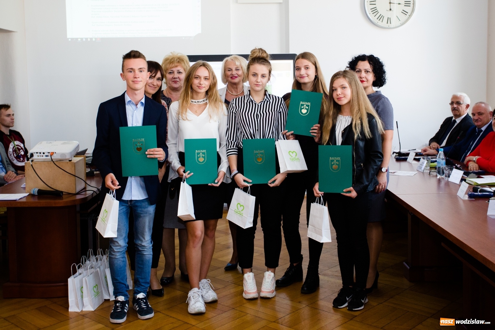 Zdjęcie w galerii na portalu naszwodzislaw.com: Burmistrz Radlina przyznał stypendia za wyniki w nauce wiadomości z regionu