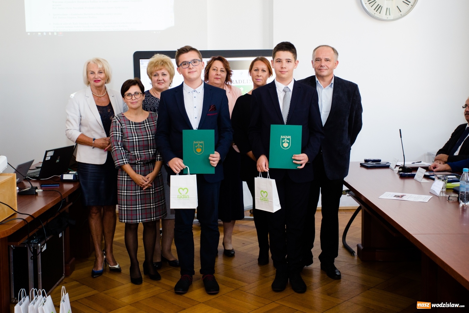 Zdjęcie w galerii na portalu naszwodzislaw.com: Burmistrz Radlina przyznał stypendia za wyniki w nauce wiadomości z regionu