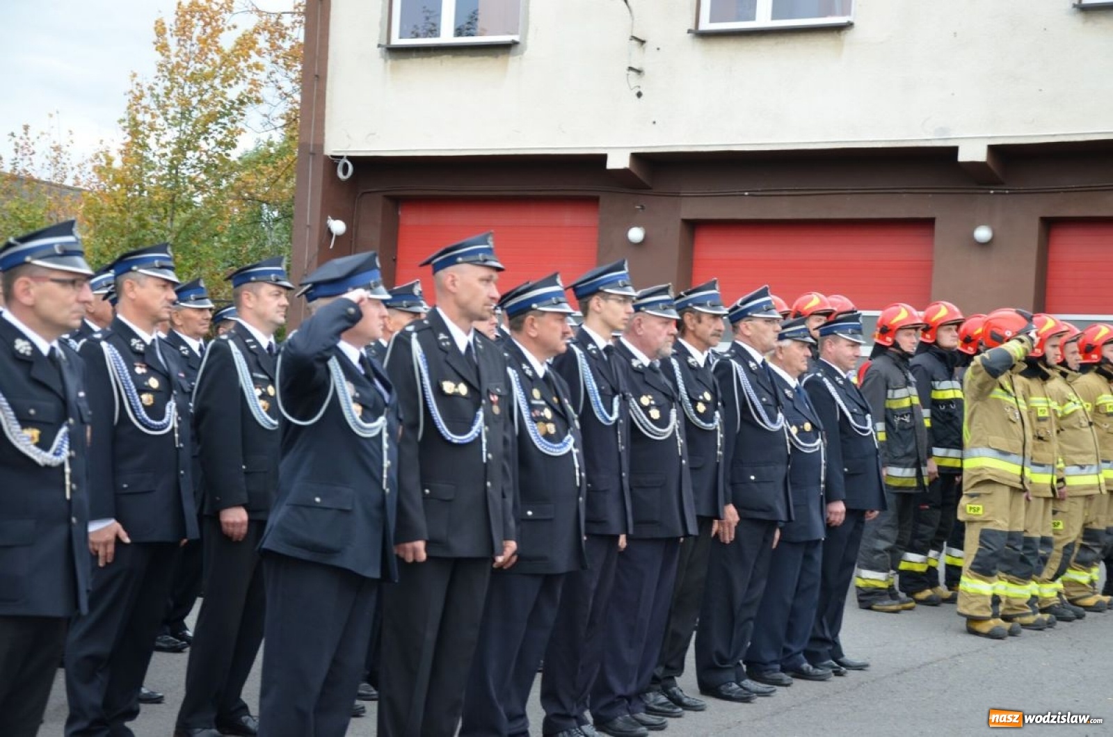 Zdjęcie w galerii na portalu naszwodzislaw.com: Ochotnicy z Turzy Śląskiej i Radlina z nowymi wozami bojowymi wiadomości z regionu