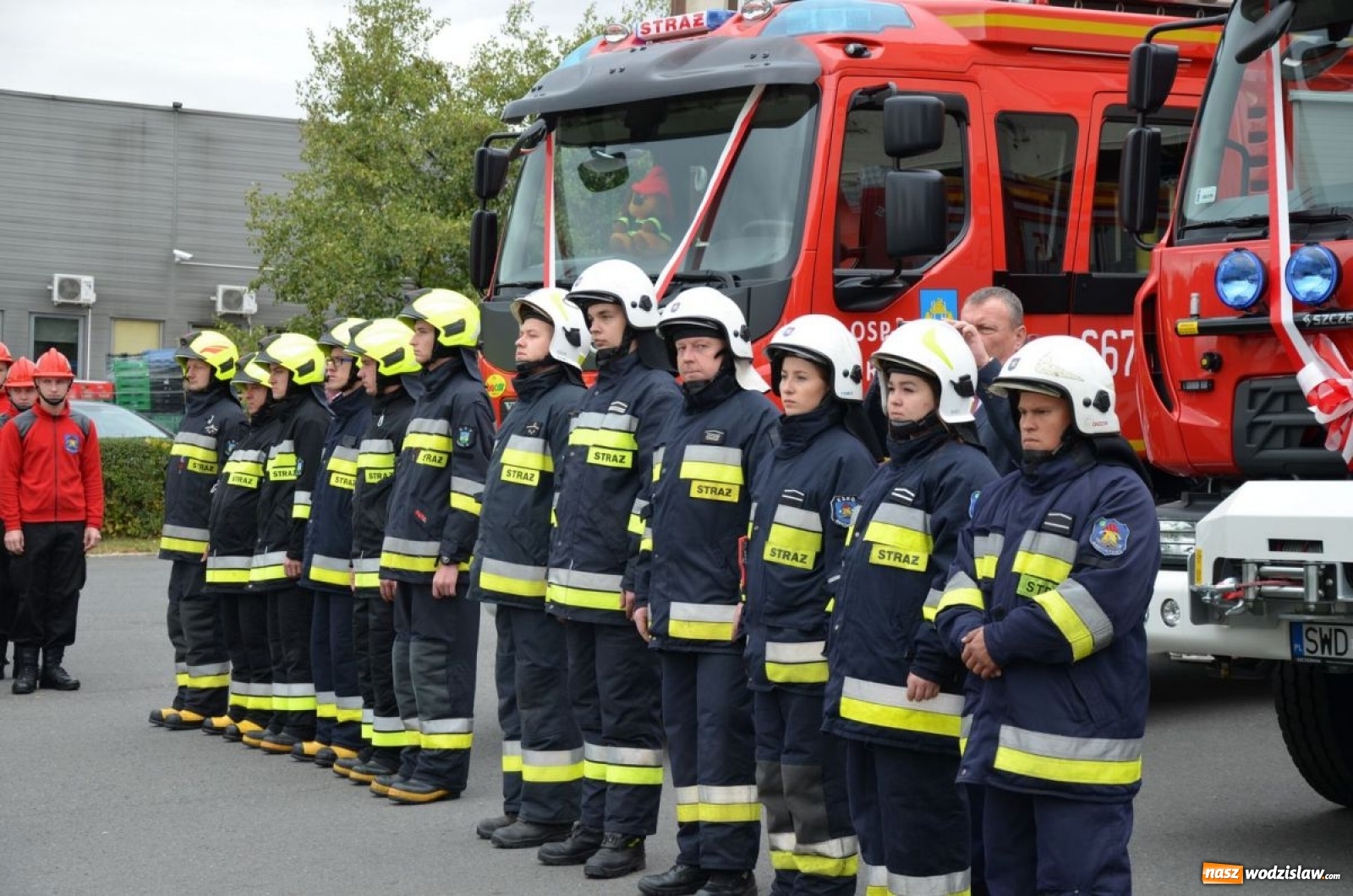 Zdjęcie w galerii na portalu naszwodzislaw.com: Ochotnicy z Turzy Śląskiej i Radlina z nowymi wozami bojowymi wiadomości z regionu