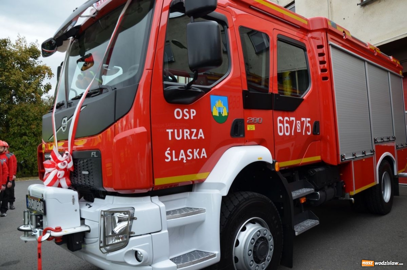 Zdjęcie w galerii na portalu naszwodzislaw.com: Ochotnicy z Turzy Śląskiej i Radlina z nowymi wozami bojowymi wiadomości z regionu