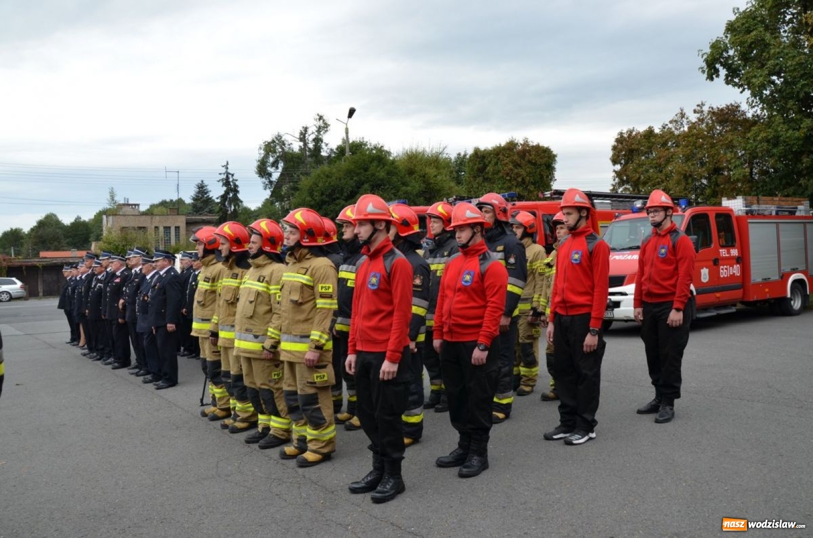 Zdjęcie w galerii na portalu naszwodzislaw.com: Ochotnicy z Turzy Śląskiej i Radlina z nowymi wozami bojowymi wiadomości z regionu