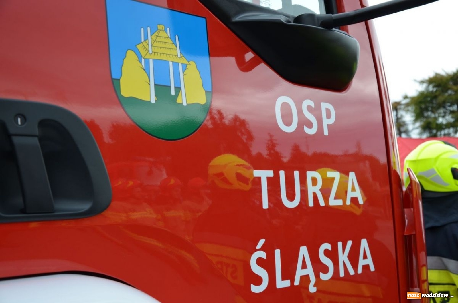 Zdjęcie w galerii na portalu naszwodzislaw.com: Ochotnicy z Turzy Śląskiej i Radlina z nowymi wozami bojowymi wiadomości z regionu