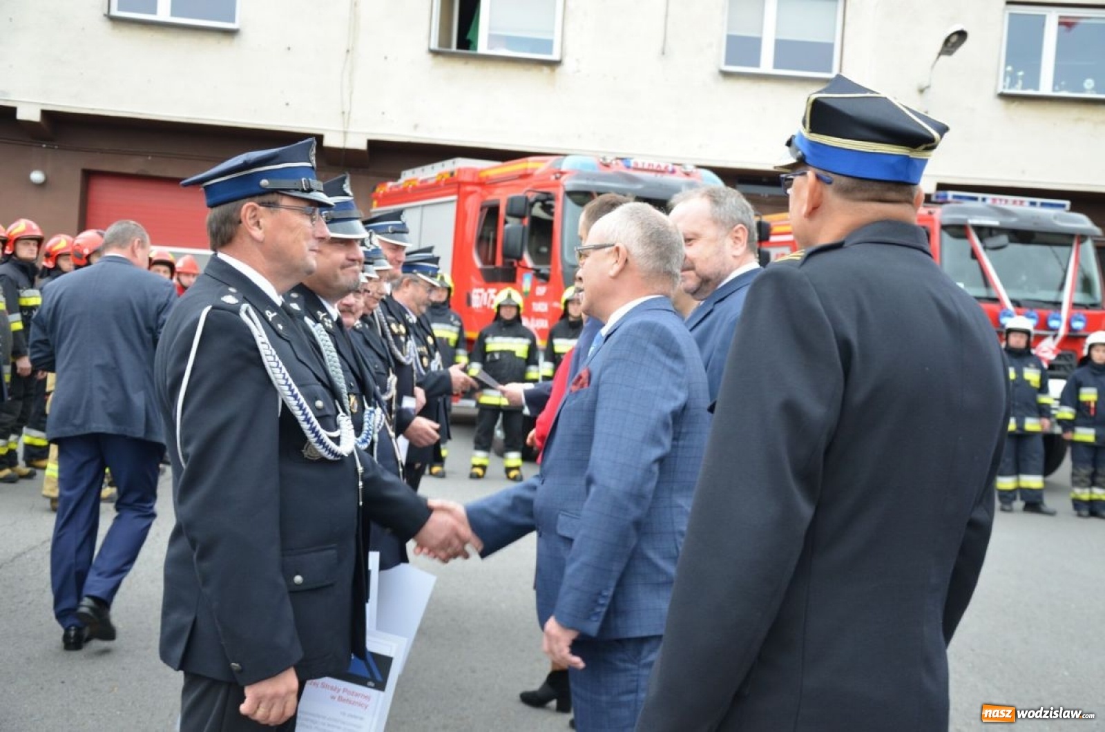 Zdjęcie w galerii na portalu naszwodzislaw.com: Ochotnicy z Turzy Śląskiej i Radlina z nowymi wozami bojowymi wiadomości z regionu