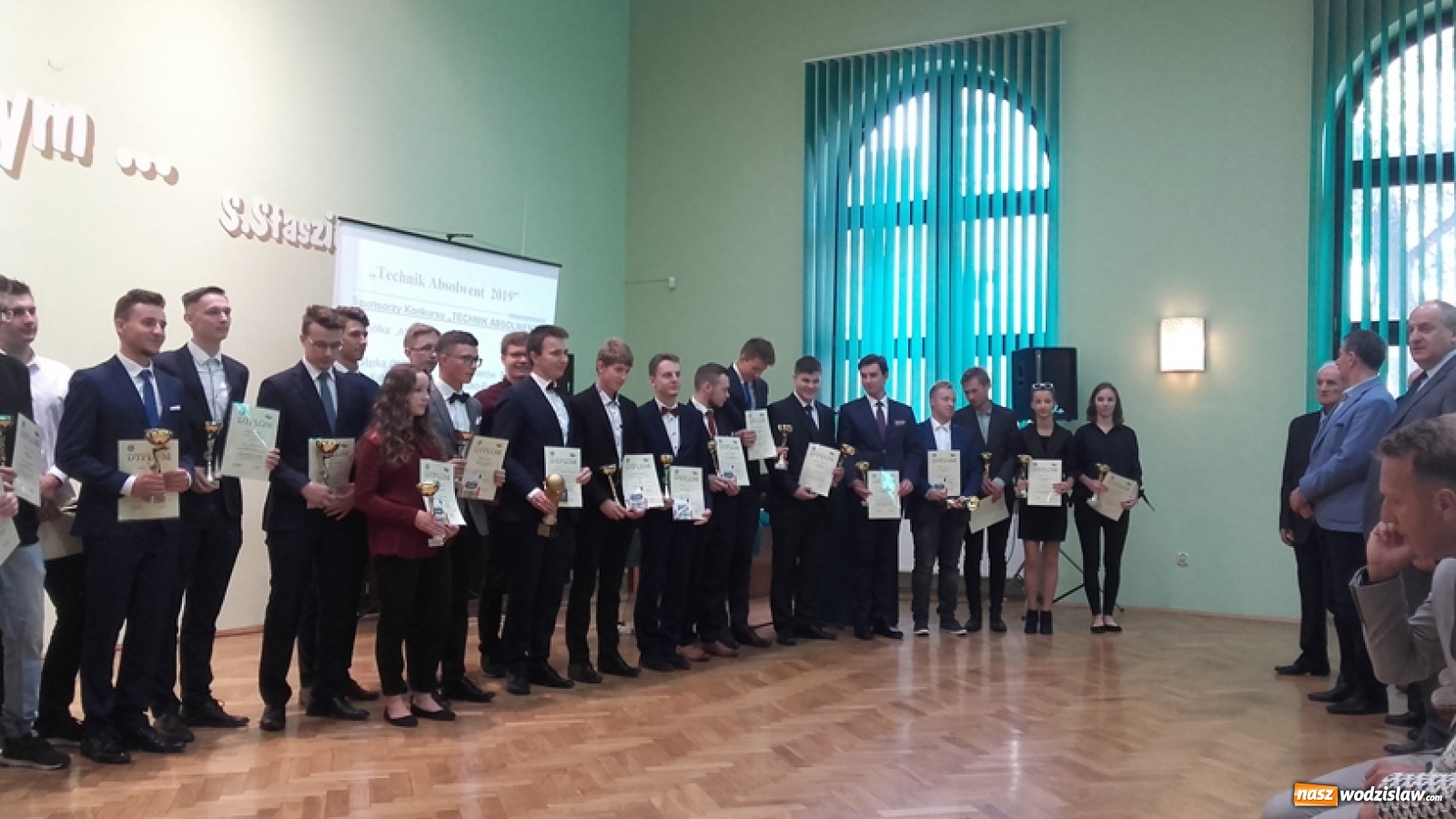 Zdjęcie w galerii na portalu naszwodzislaw.com: Absolwentka ZST z tytułem Technik Absolwent 2019 wiadomości z regionu