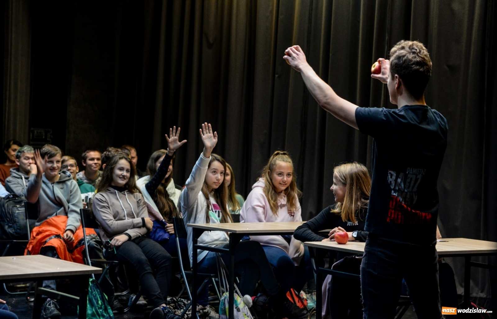 Zdjęcie w galerii na portalu naszwodzislaw.com: Coolturalny gość WCK opowiadał o edukacji przez teatr wiadomości z regionu