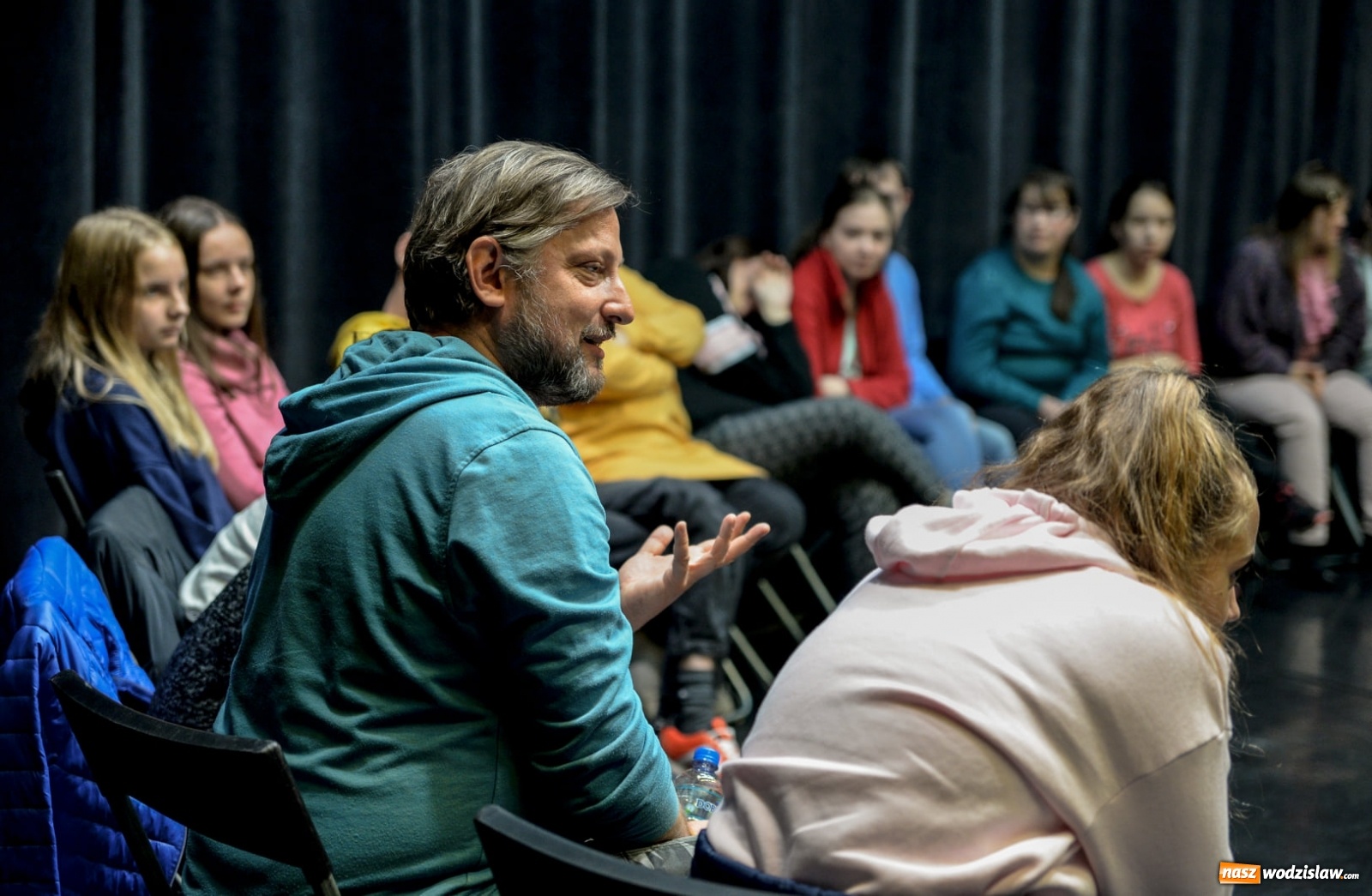 Zdjęcie w galerii na portalu naszwodzislaw.com: Coolturalny gość WCK opowiadał o edukacji przez teatr wiadomości z regionu