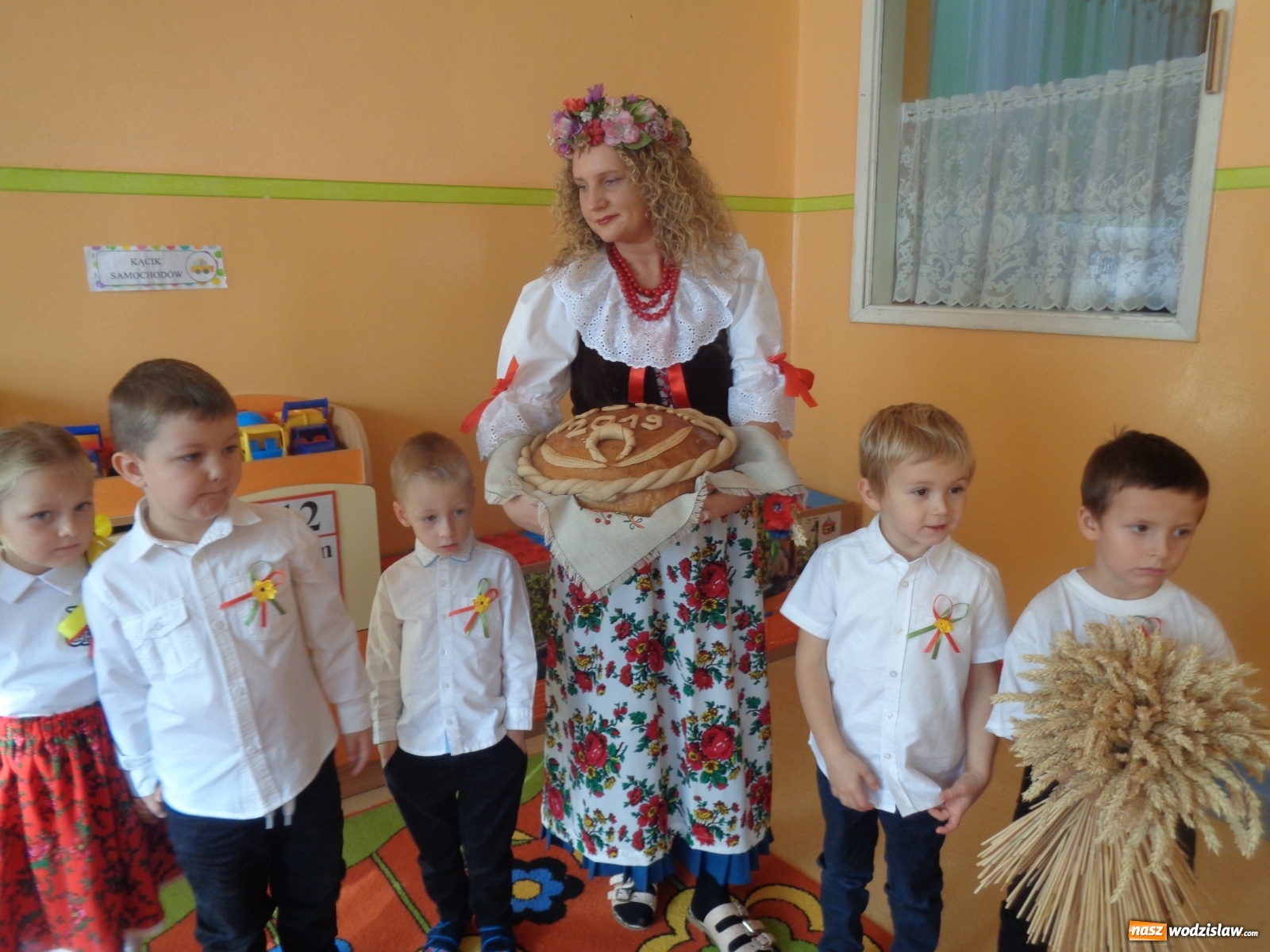 Zdjęcie w galerii na portalu naszwodzislaw.com: Przedszkolaki poznały tradycję dożynek wiadomości z regionu