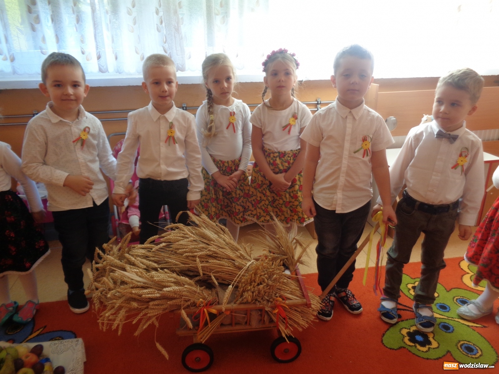 Zdjęcie w galerii na portalu naszwodzislaw.com: Przedszkolaki poznały tradycję dożynek wiadomości z regionu
