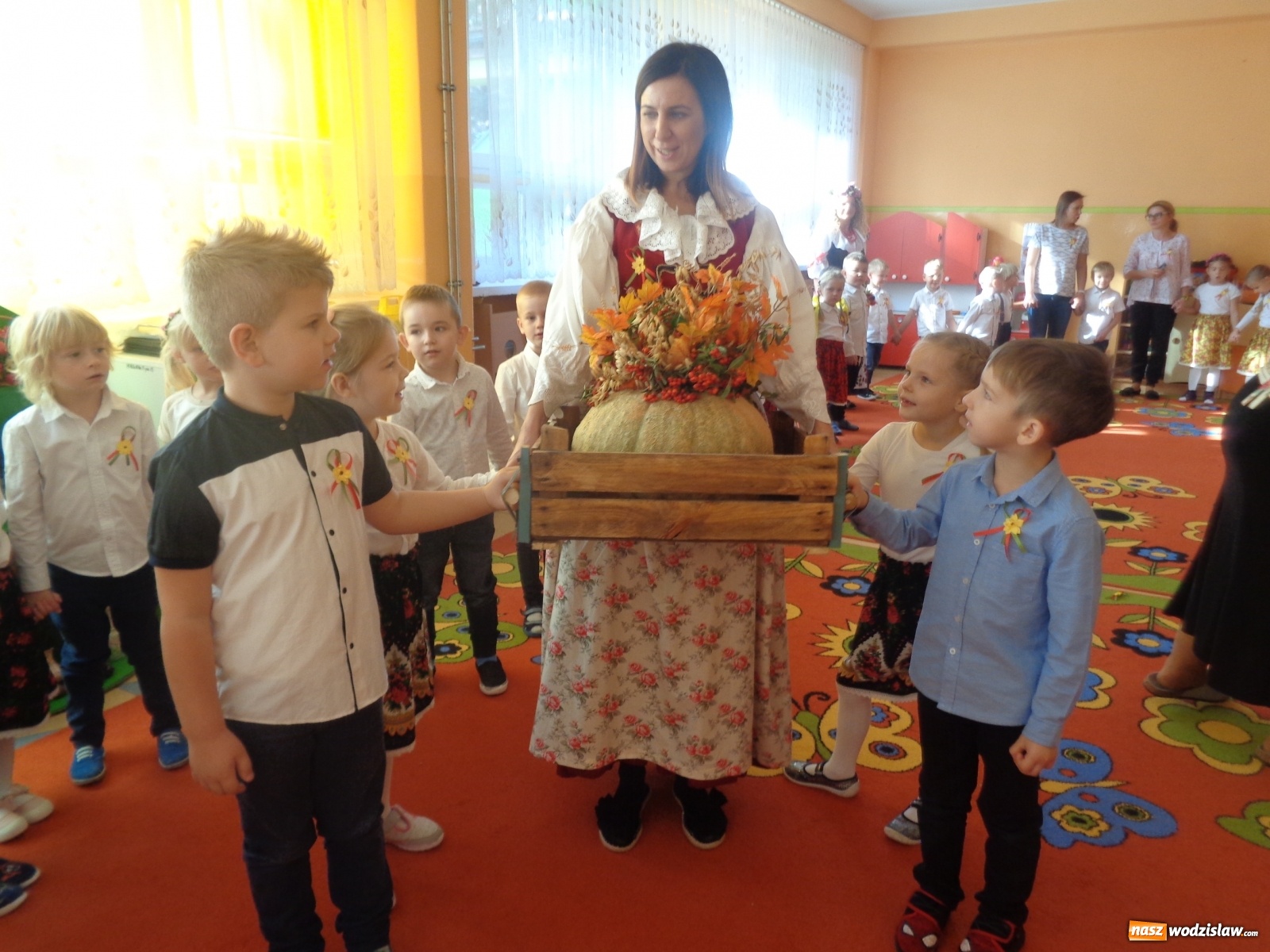 Zdjęcie w galerii na portalu naszwodzislaw.com: Przedszkolaki poznały tradycję dożynek wiadomości z regionu