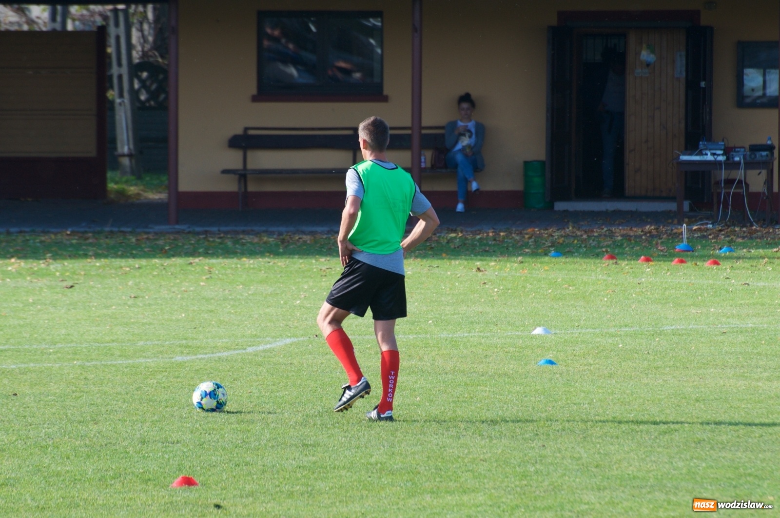 Zdjęcie w galerii na portalu naszwodzislaw.com: Klasa okręgowa. Bez bramek w starciu beniaminków [FOTO] wiadomości z regionu