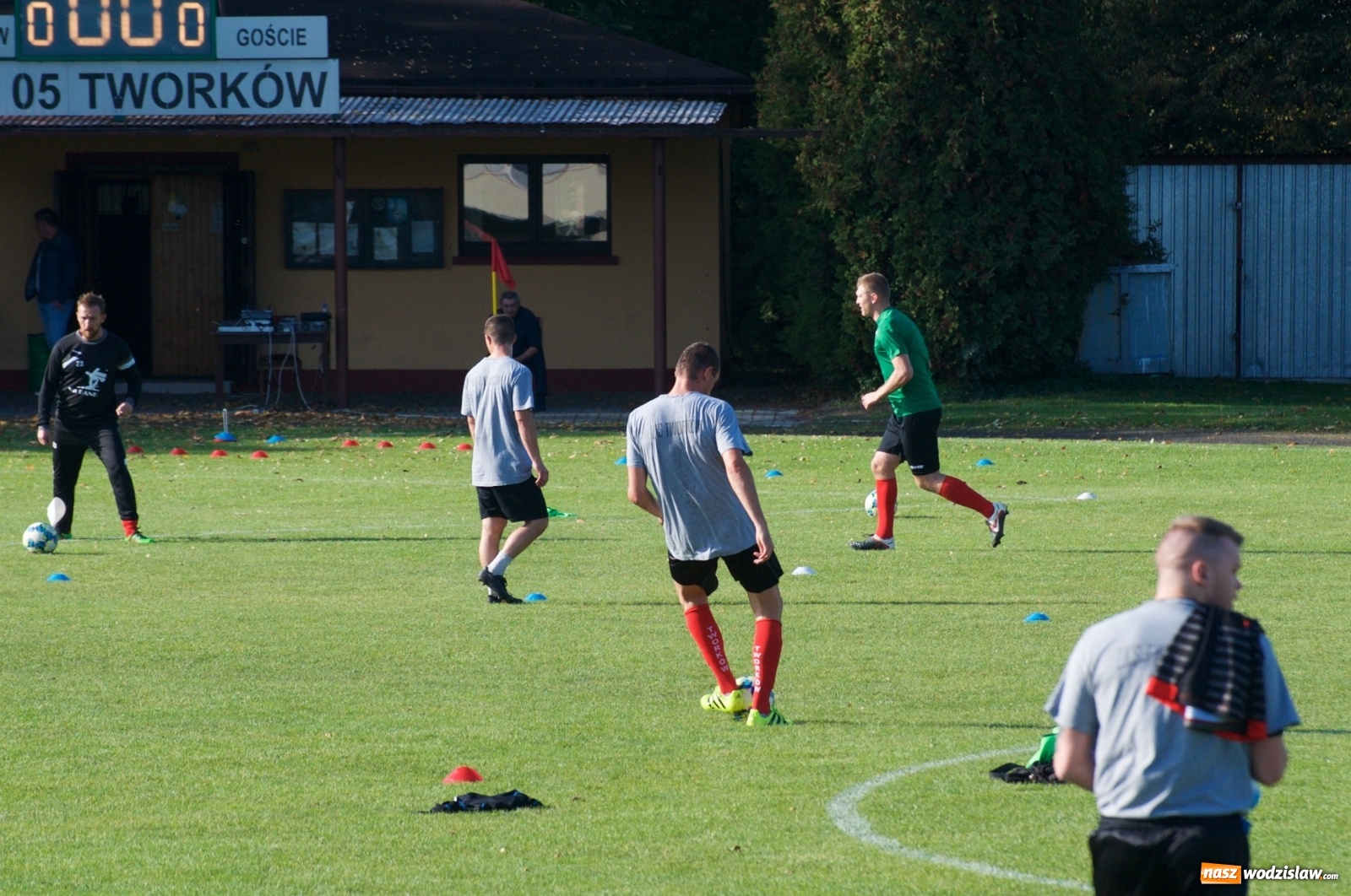 Zdjęcie w galerii na portalu naszwodzislaw.com: Klasa okręgowa. Bez bramek w starciu beniaminków [FOTO] wiadomości z regionu