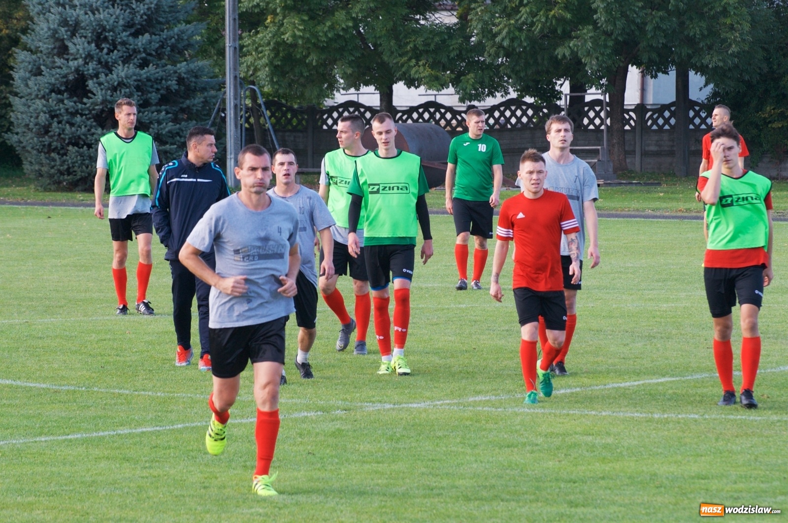 Zdjęcie w galerii na portalu naszwodzislaw.com: Klasa okręgowa. Bez bramek w starciu beniaminków [FOTO] wiadomości z regionu