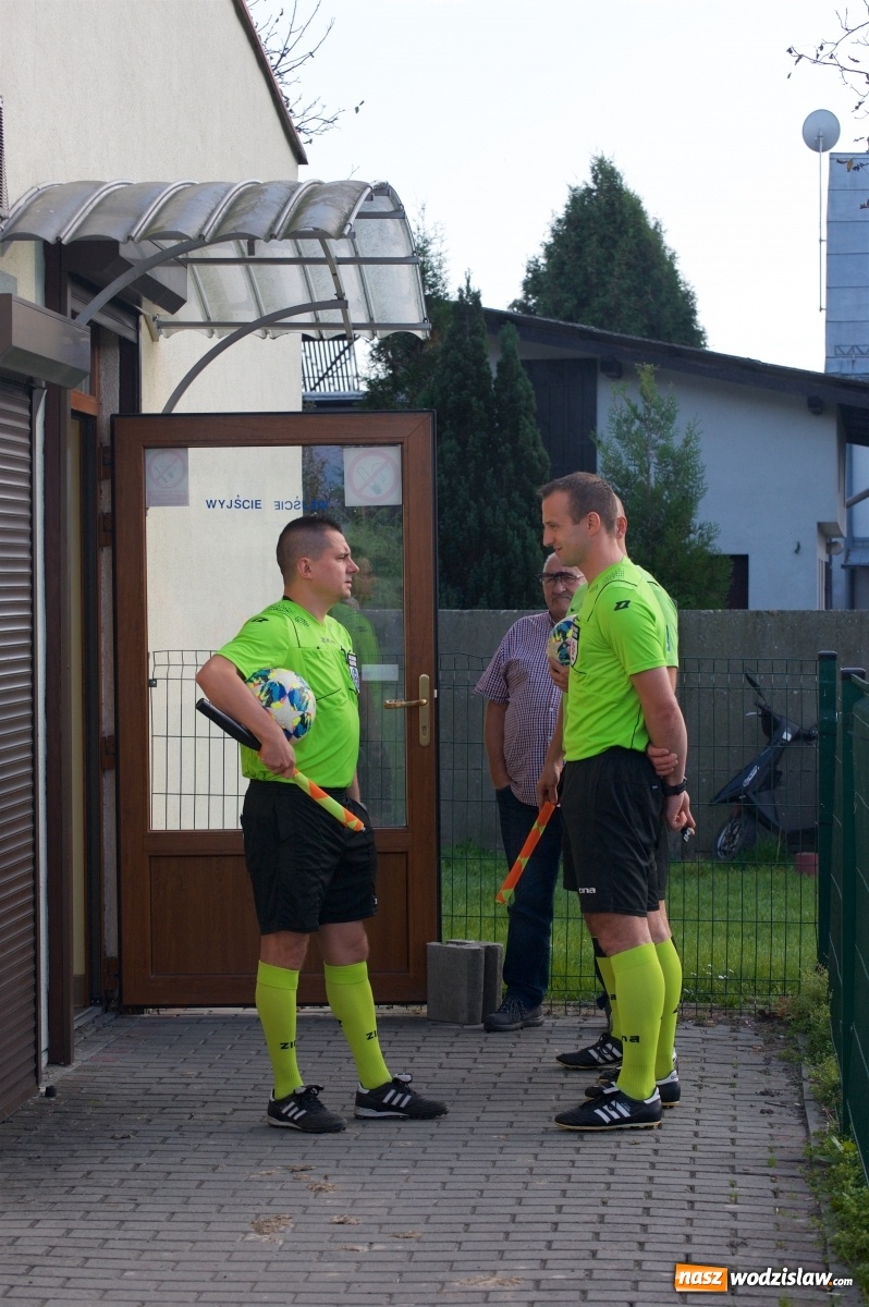 Zdjęcie w galerii na portalu naszwodzislaw.com: Klasa okręgowa. Bez bramek w starciu beniaminków [FOTO] wiadomości z regionu
