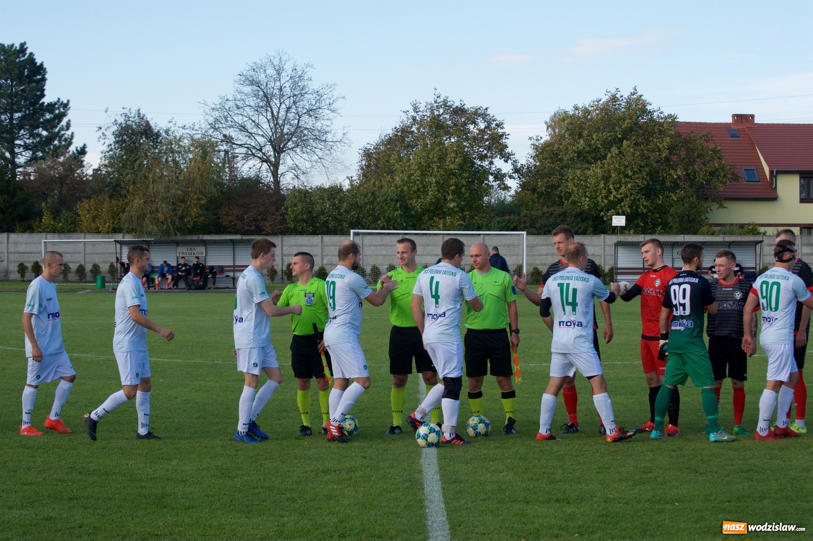 Zdjęcie w galerii na portalu naszwodzislaw.com: Klasa okręgowa. Bez bramek w starciu beniaminków [FOTO] wiadomości z regionu