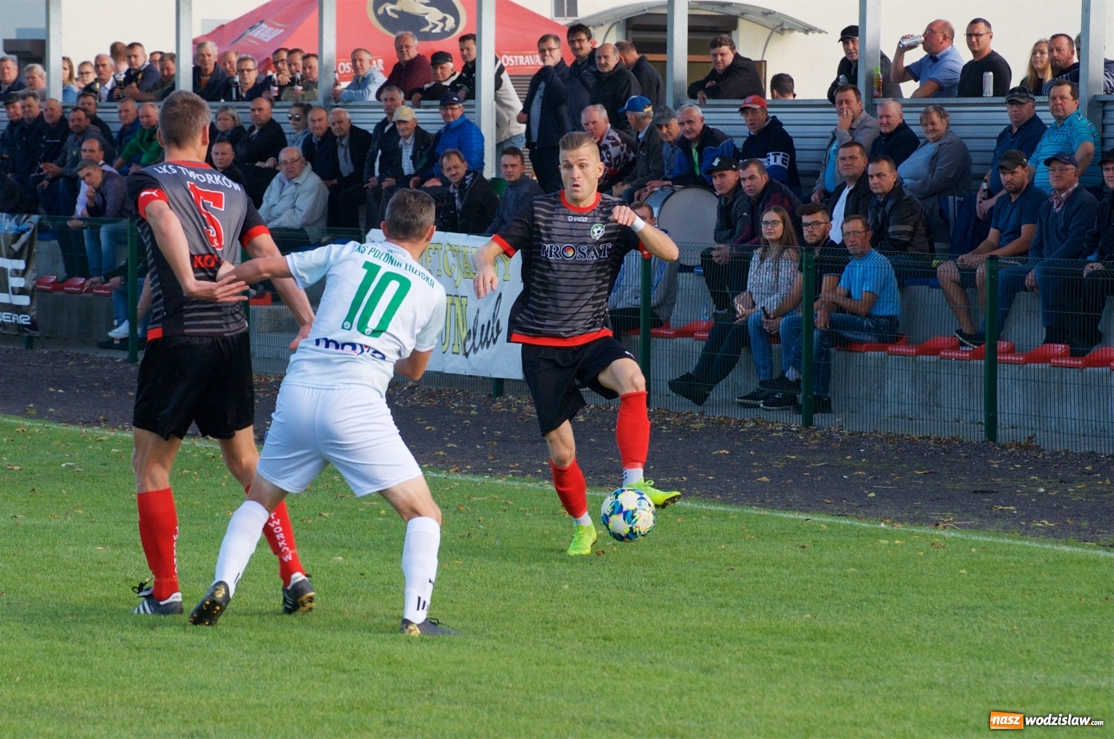 Zdjęcie w galerii na portalu naszwodzislaw.com: Klasa okręgowa. Bez bramek w starciu beniaminków [FOTO] wiadomości z regionu