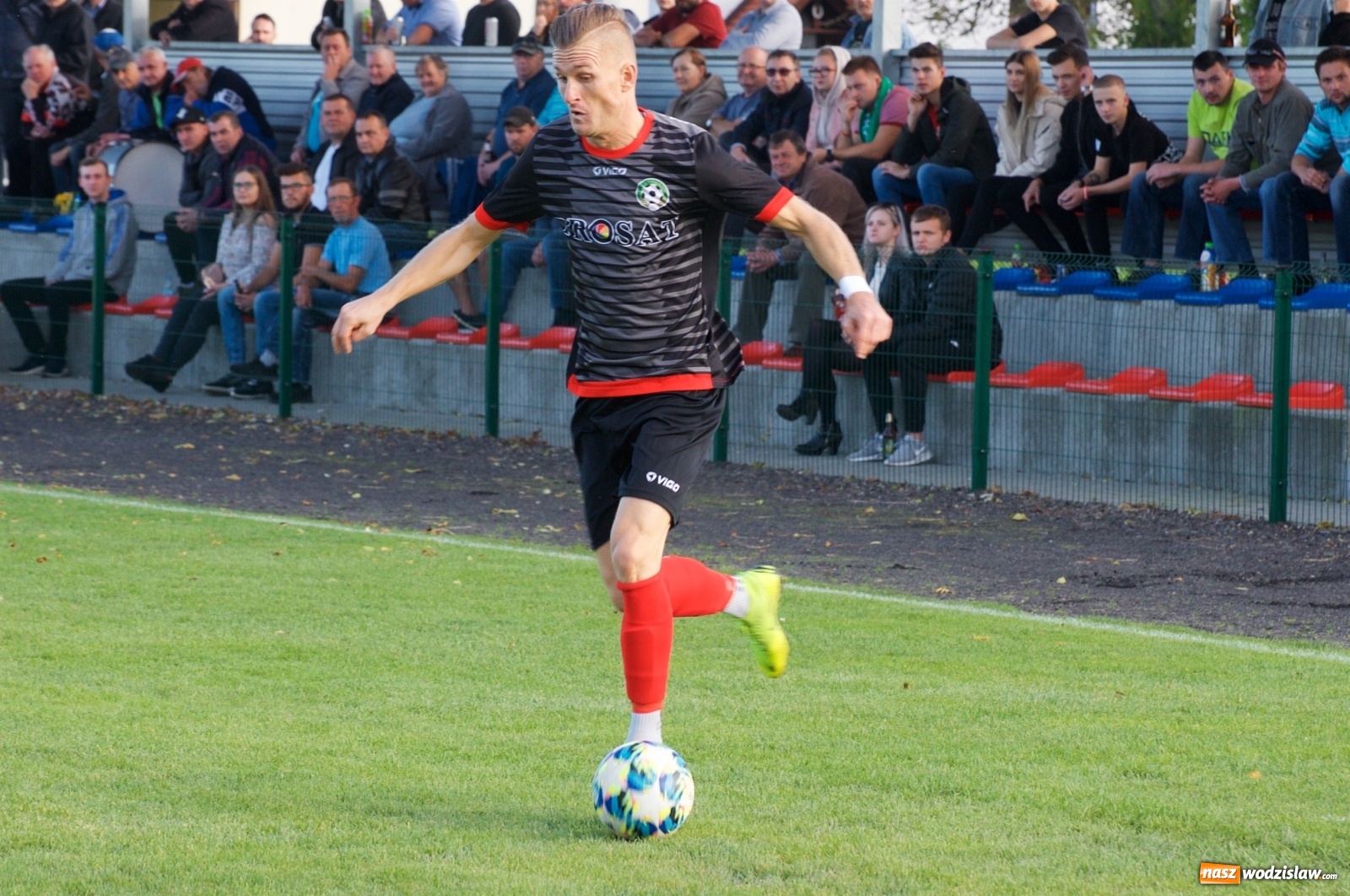 Zdjęcie w galerii na portalu naszwodzislaw.com: Klasa okręgowa. Bez bramek w starciu beniaminków [FOTO] wiadomości z regionu