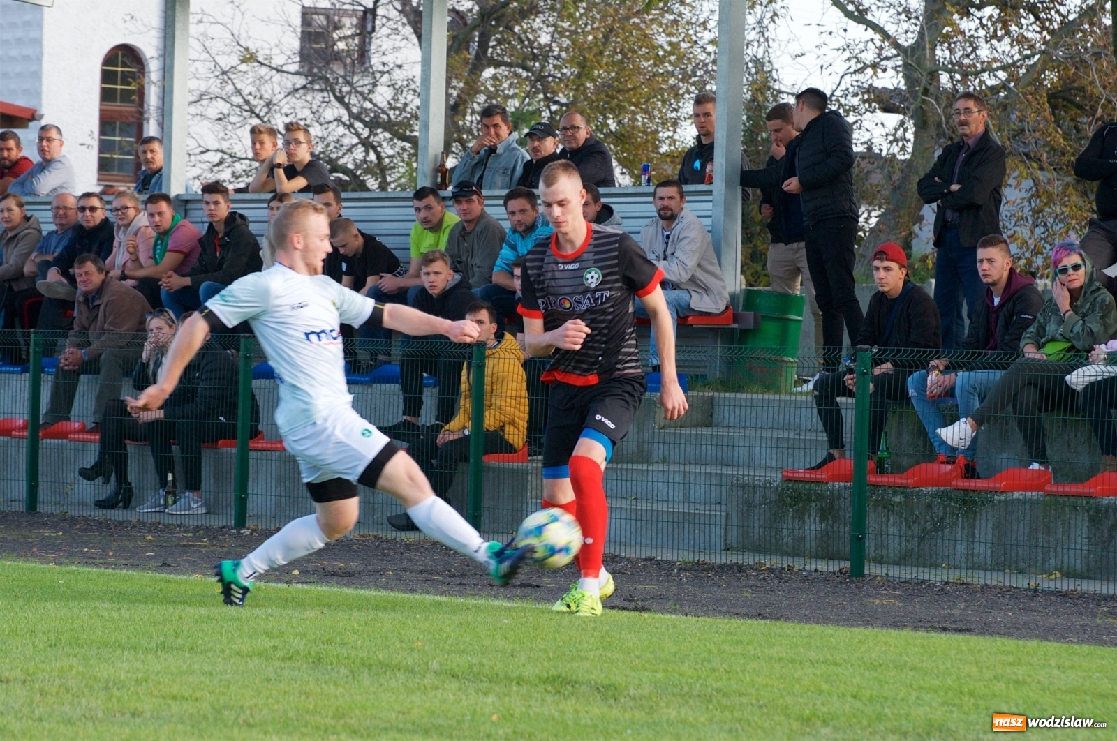 Zdjęcie w galerii na portalu naszwodzislaw.com: Klasa okręgowa. Bez bramek w starciu beniaminków [FOTO] wiadomości z regionu
