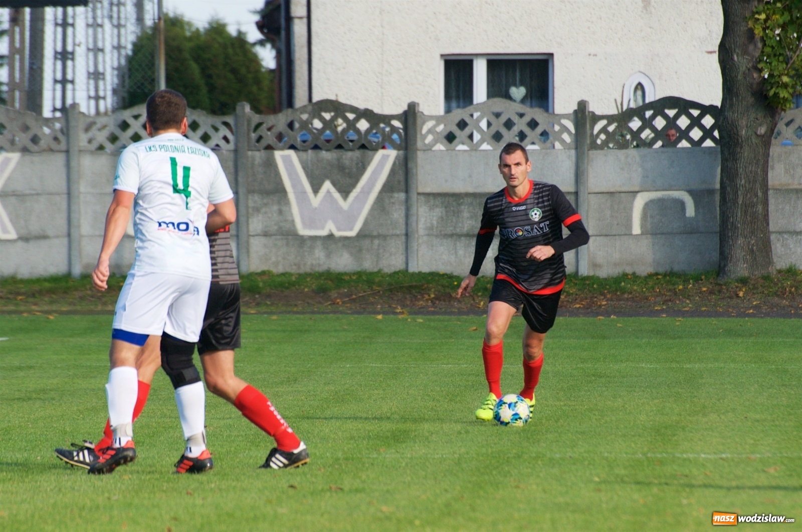 Zdjęcie w galerii na portalu naszwodzislaw.com: Klasa okręgowa. Bez bramek w starciu beniaminków [FOTO] wiadomości z regionu