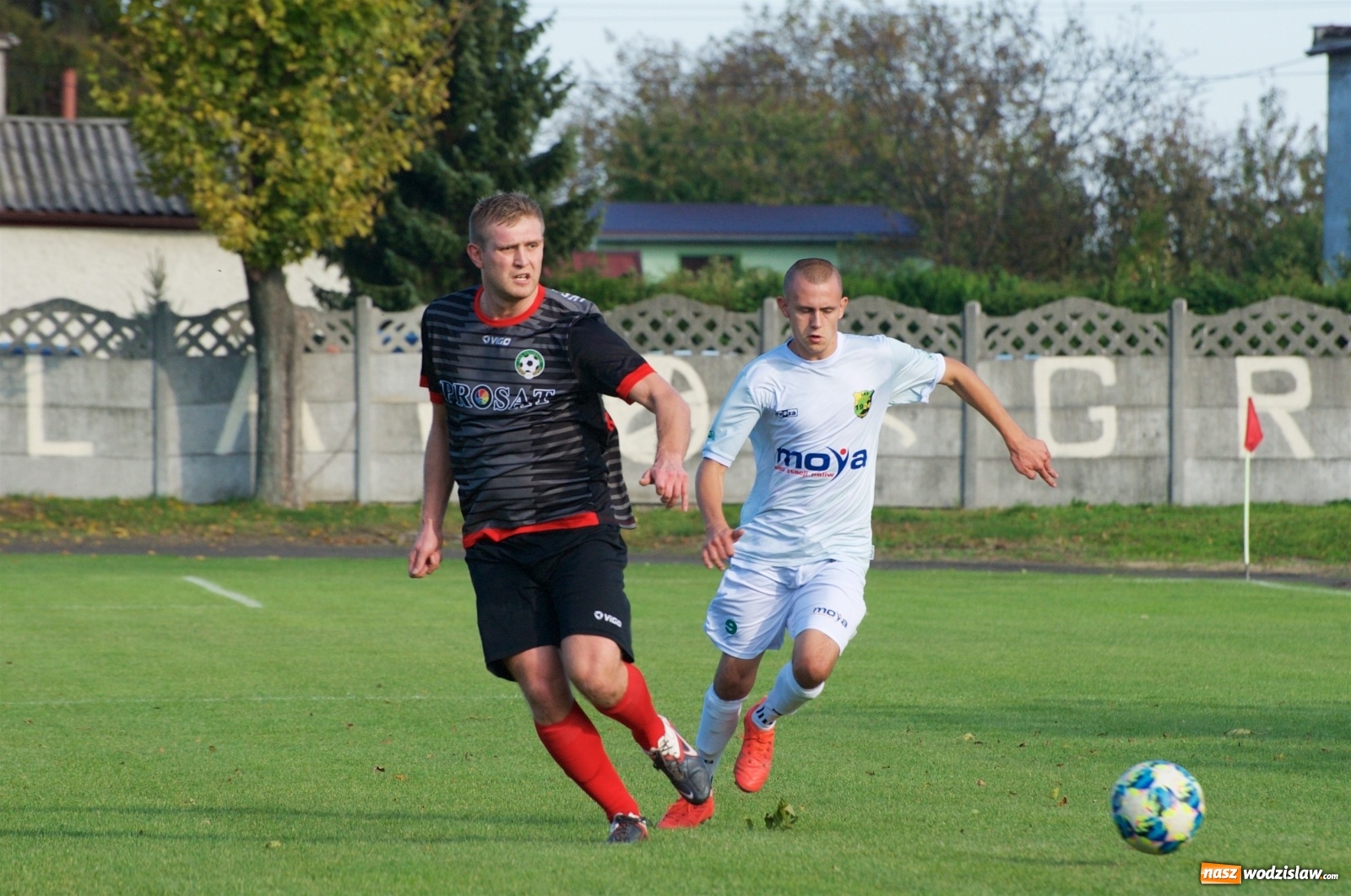 Zdjęcie w galerii na portalu naszwodzislaw.com: Klasa okręgowa. Bez bramek w starciu beniaminków [FOTO] wiadomości z regionu