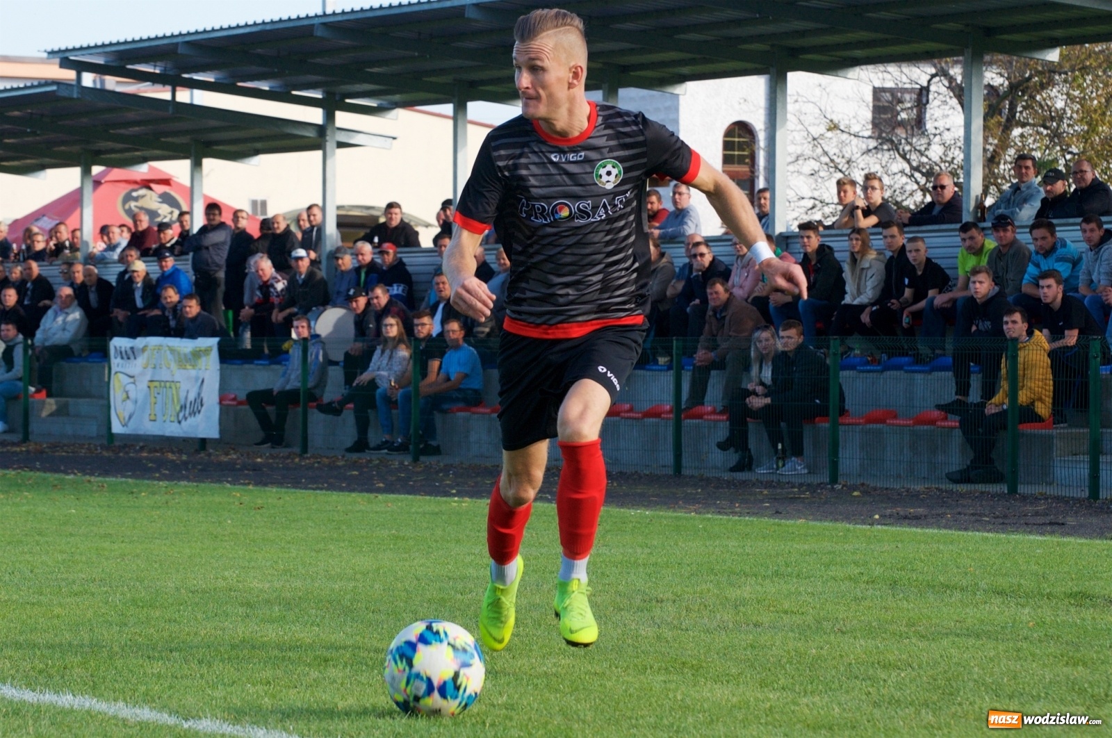 Zdjęcie w galerii na portalu naszwodzislaw.com: Klasa okręgowa. Bez bramek w starciu beniaminków [FOTO] wiadomości z regionu