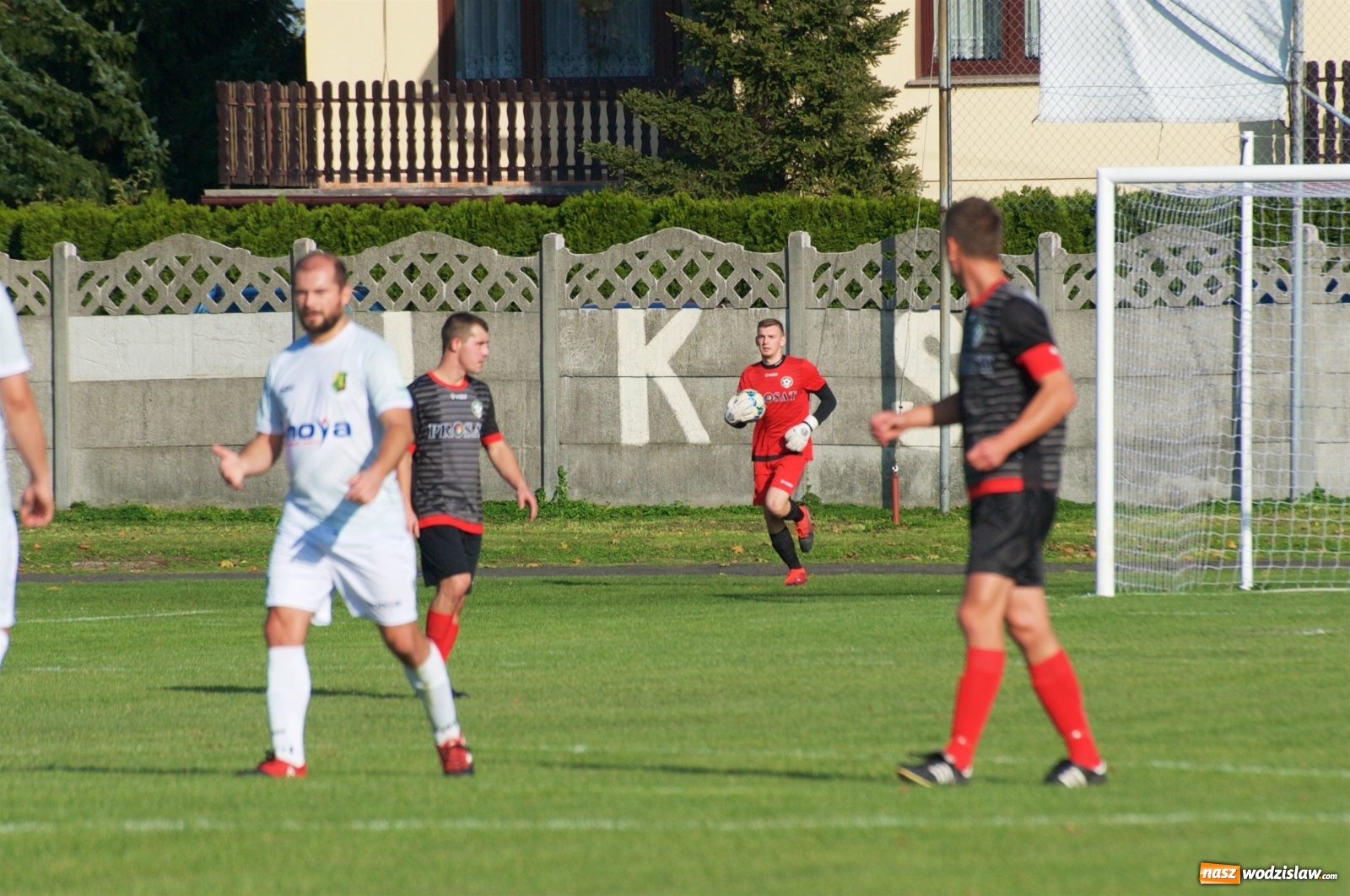 Zdjęcie w galerii na portalu naszwodzislaw.com: Klasa okręgowa. Bez bramek w starciu beniaminków [FOTO] wiadomości z regionu