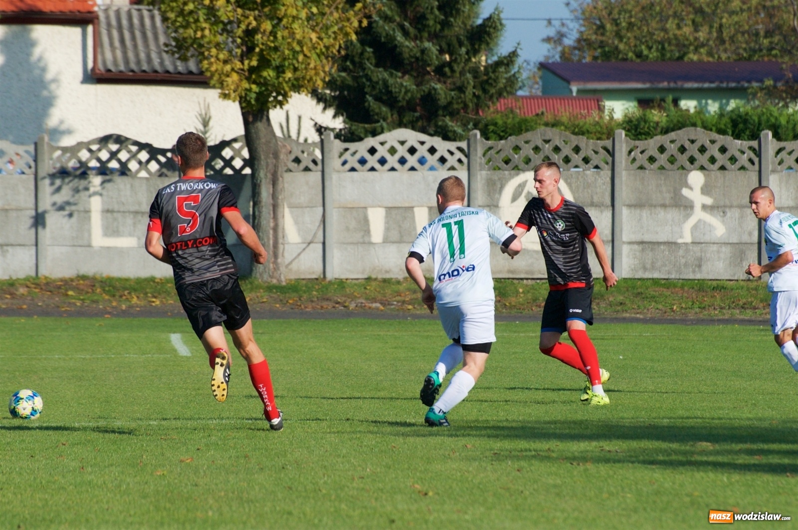 Zdjęcie w galerii na portalu naszwodzislaw.com: Klasa okręgowa. Bez bramek w starciu beniaminków [FOTO] wiadomości z regionu