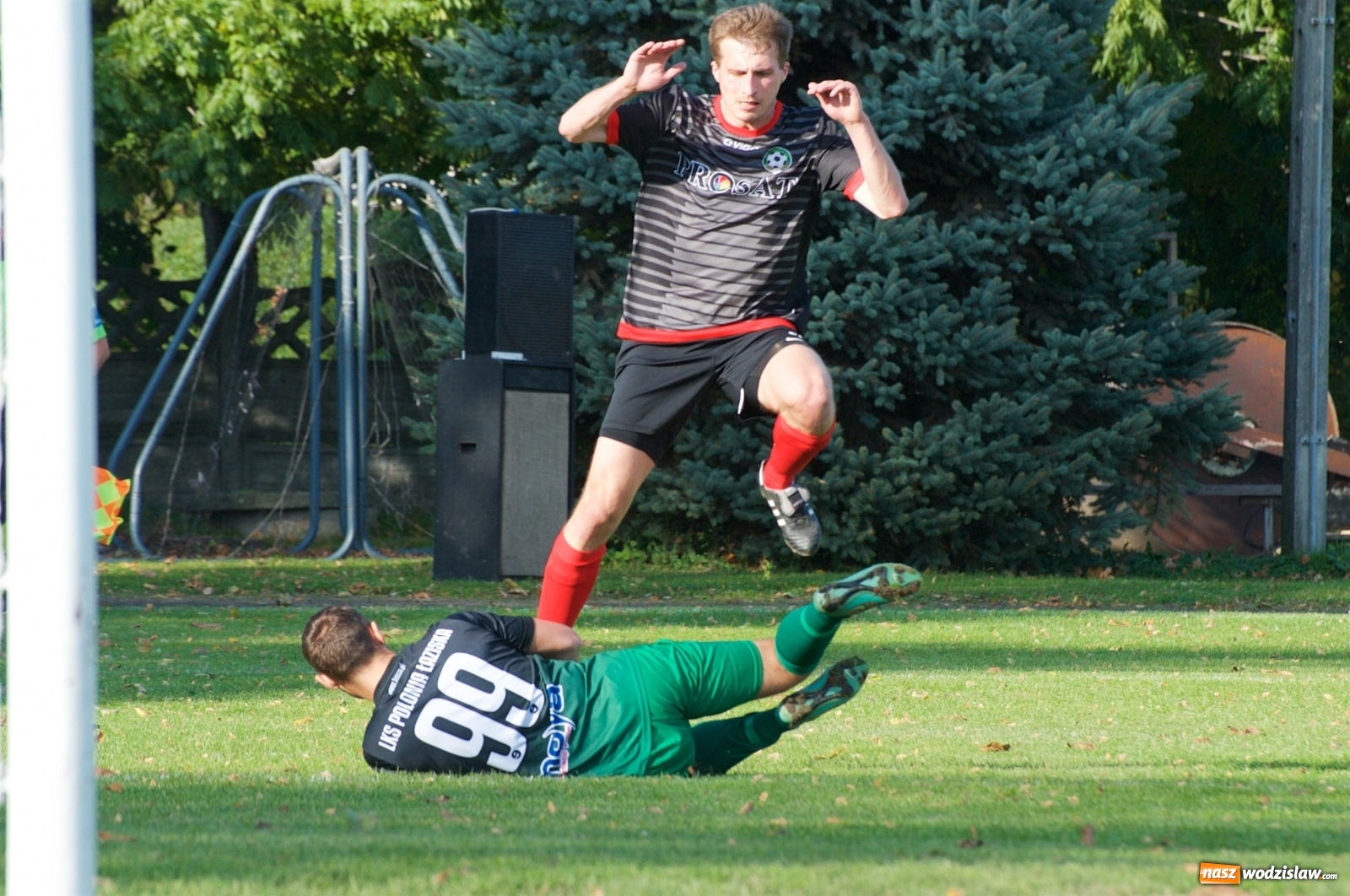 Zdjęcie w galerii na portalu naszwodzislaw.com: Klasa okręgowa. Bez bramek w starciu beniaminków [FOTO] wiadomości z regionu