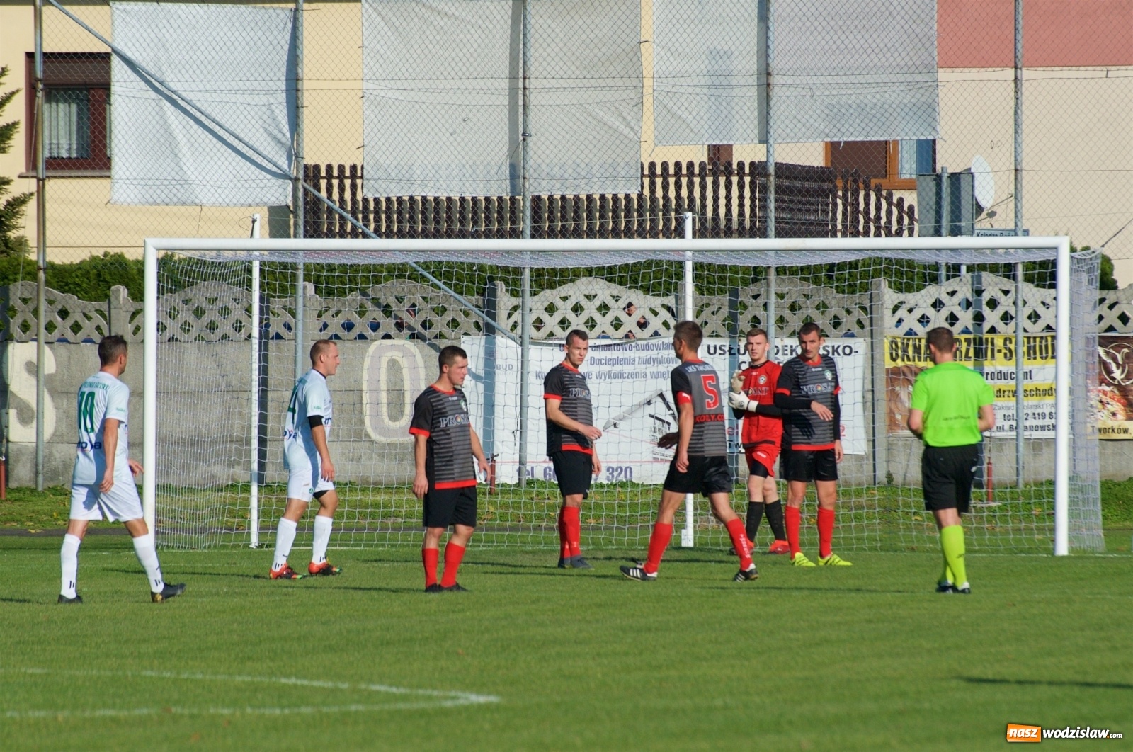 Zdjęcie w galerii na portalu naszwodzislaw.com: Klasa okręgowa. Bez bramek w starciu beniaminków [FOTO] wiadomości z regionu