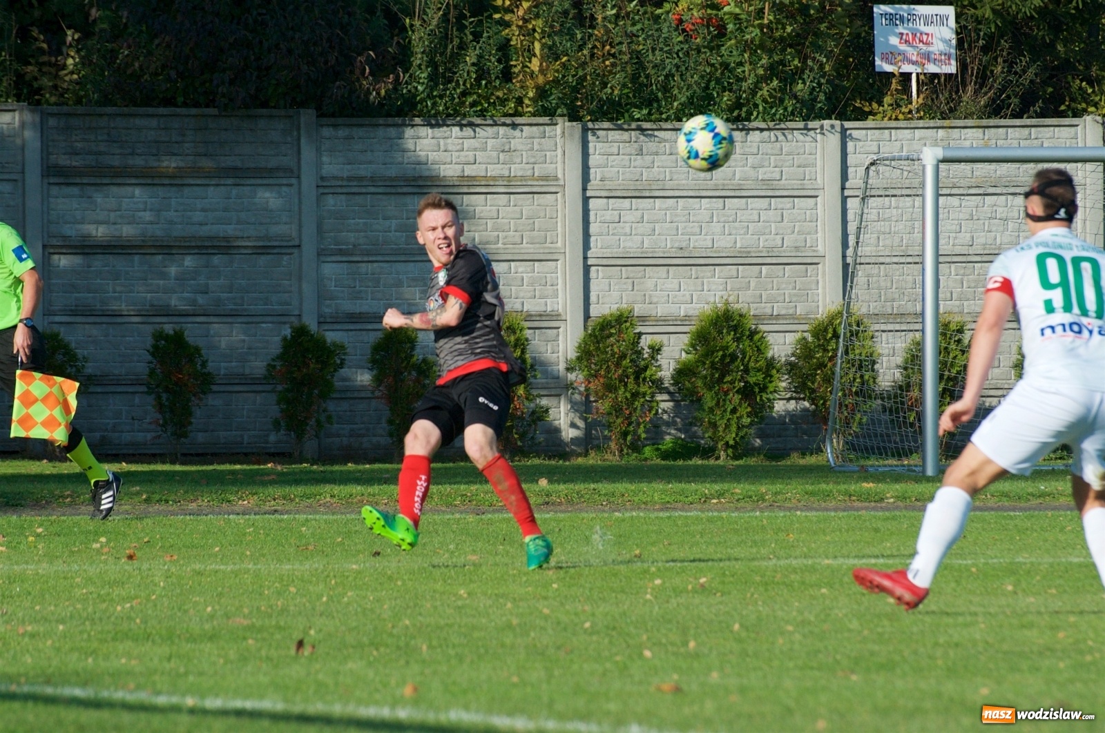 Zdjęcie w galerii na portalu naszwodzislaw.com: Klasa okręgowa. Bez bramek w starciu beniaminków [FOTO] wiadomości z regionu