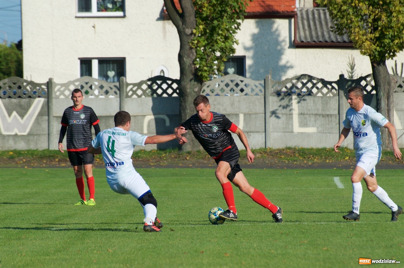 Zdjęcie w galerii na portalu naszwodzislaw.com: Klasa okręgowa. Bez bramek w starciu beniaminków [FOTO] wiadomości z regionu