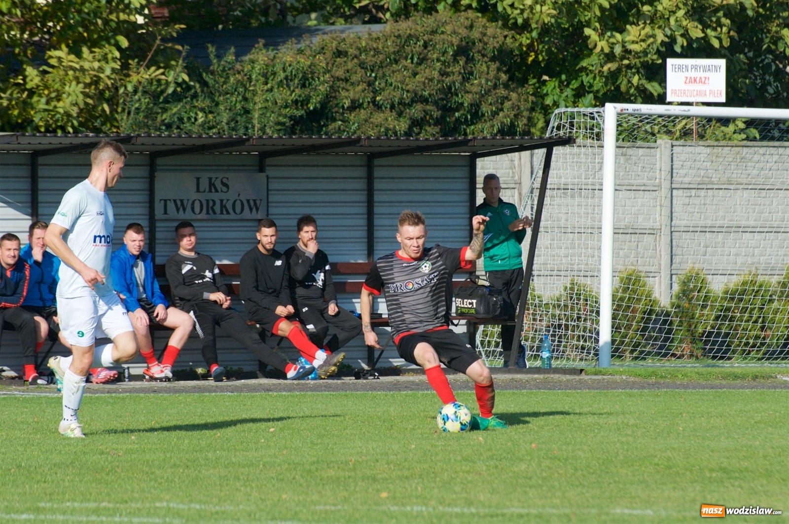 Zdjęcie w galerii na portalu naszwodzislaw.com: Klasa okręgowa. Bez bramek w starciu beniaminków [FOTO] wiadomości z regionu