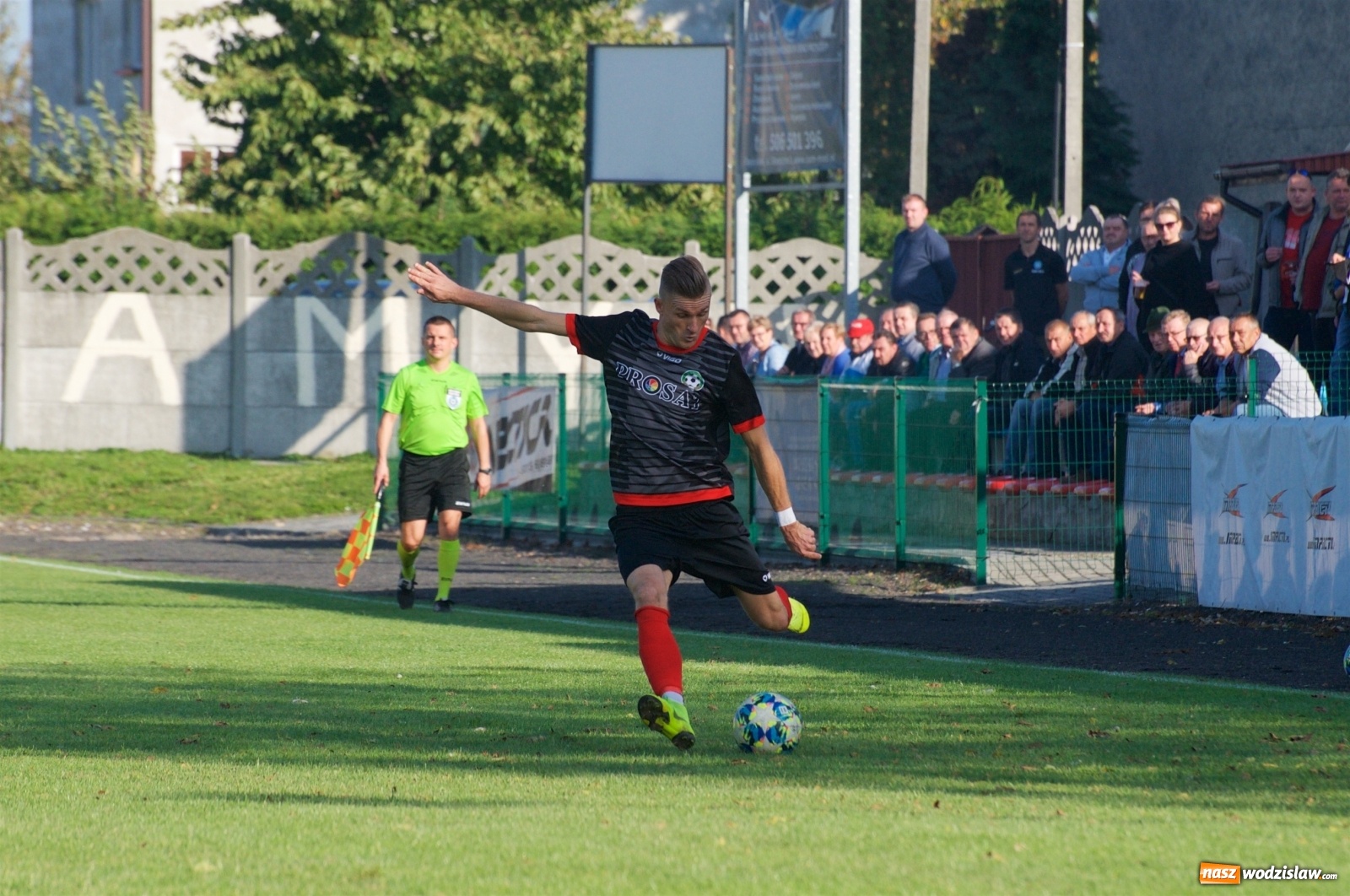 Zdjęcie w galerii na portalu naszwodzislaw.com: Klasa okręgowa. Bez bramek w starciu beniaminków [FOTO] wiadomości z regionu