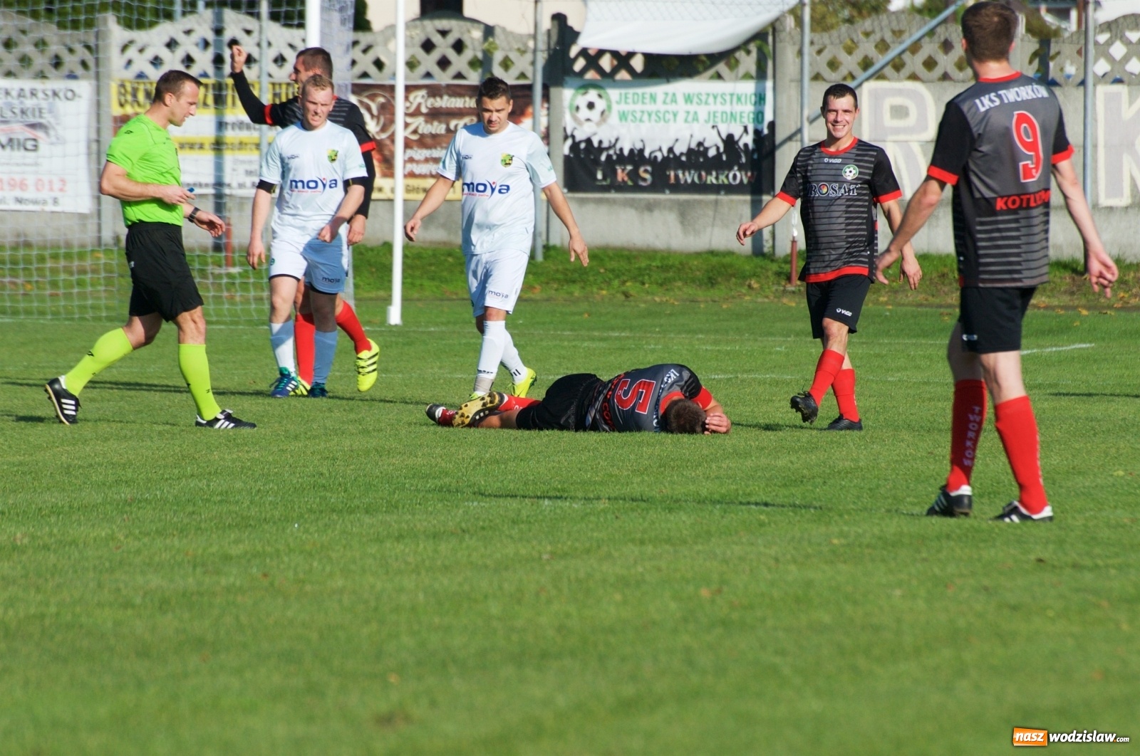 Zdjęcie w galerii na portalu naszwodzislaw.com: Klasa okręgowa. Bez bramek w starciu beniaminków [FOTO] wiadomości z regionu