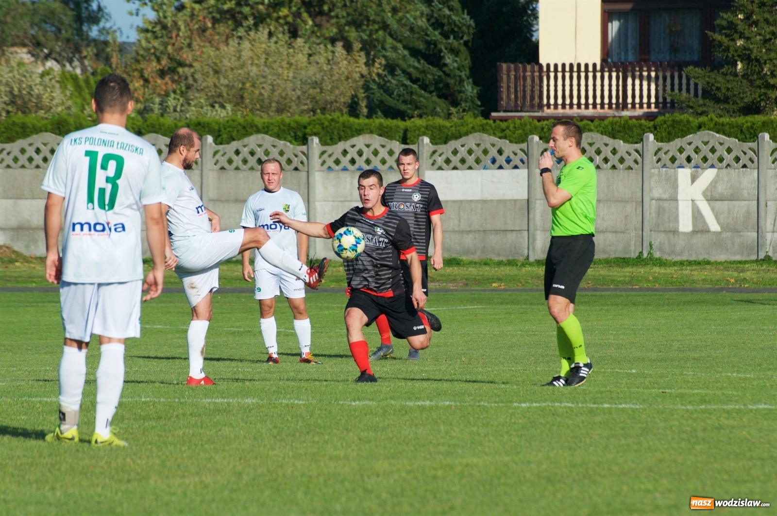 Zdjęcie w galerii na portalu naszwodzislaw.com: Klasa okręgowa. Bez bramek w starciu beniaminków [FOTO] wiadomości z regionu